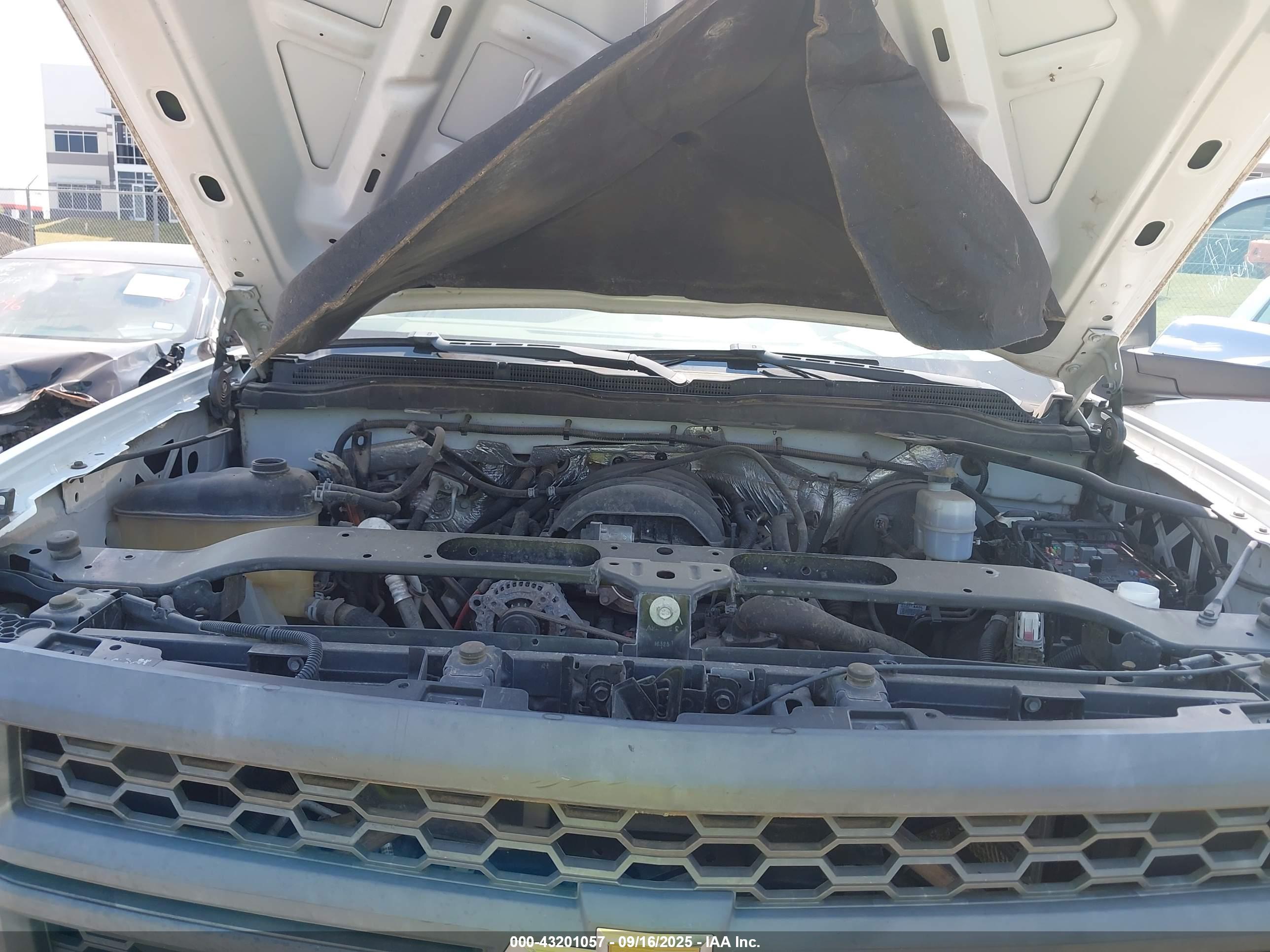 CHEVROLET SILVERADO image 10