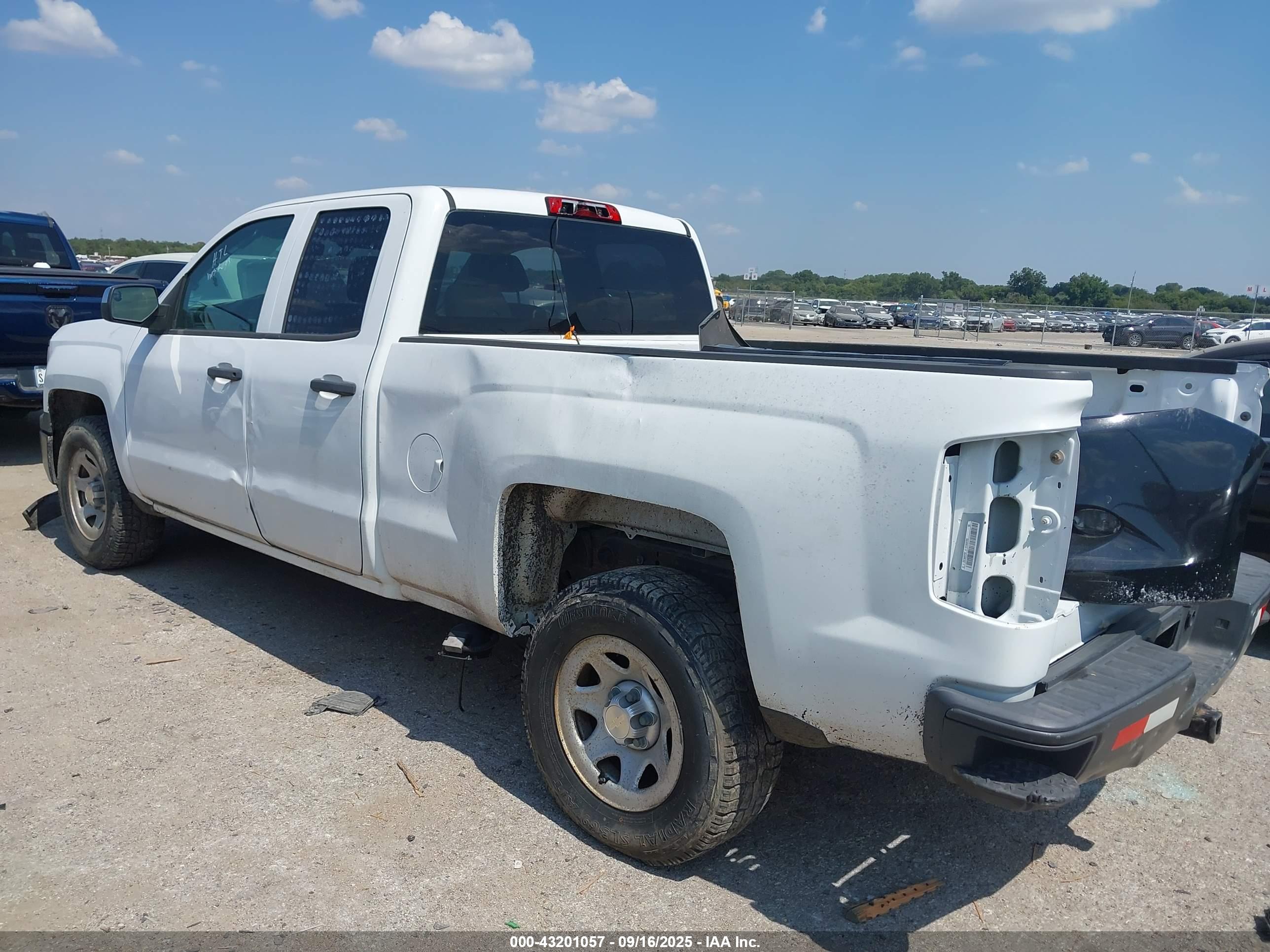 CHEVROLET SILVERADO image 3