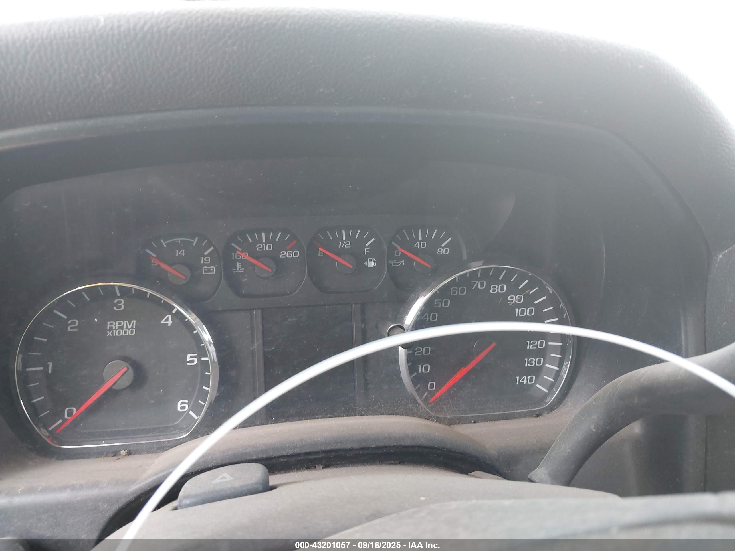 CHEVROLET SILVERADO image 7