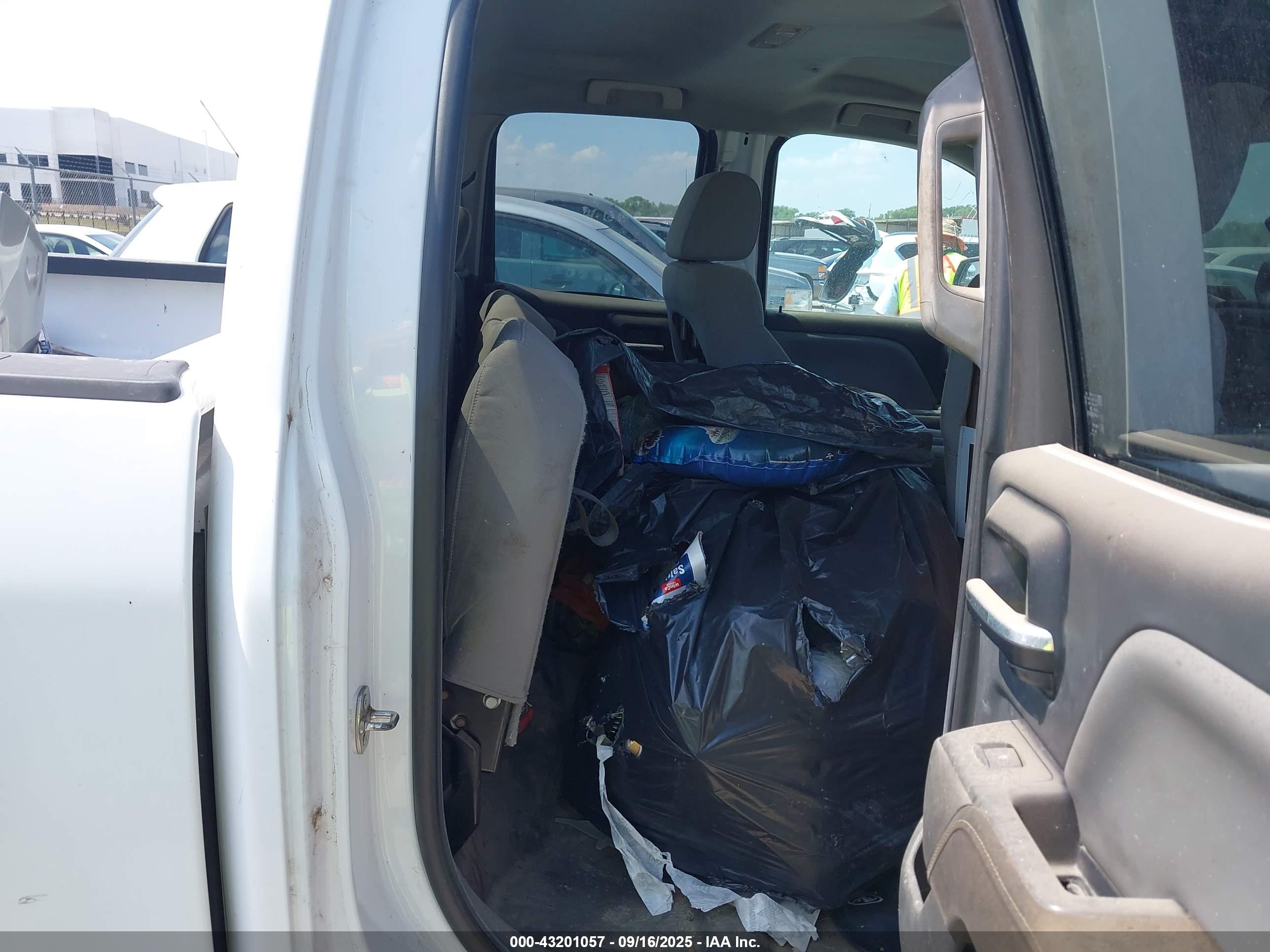 CHEVROLET SILVERADO image 8