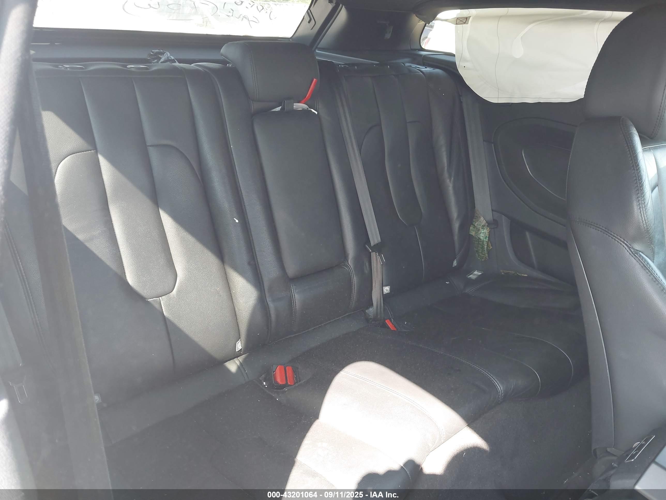 LAND ROVER image 8