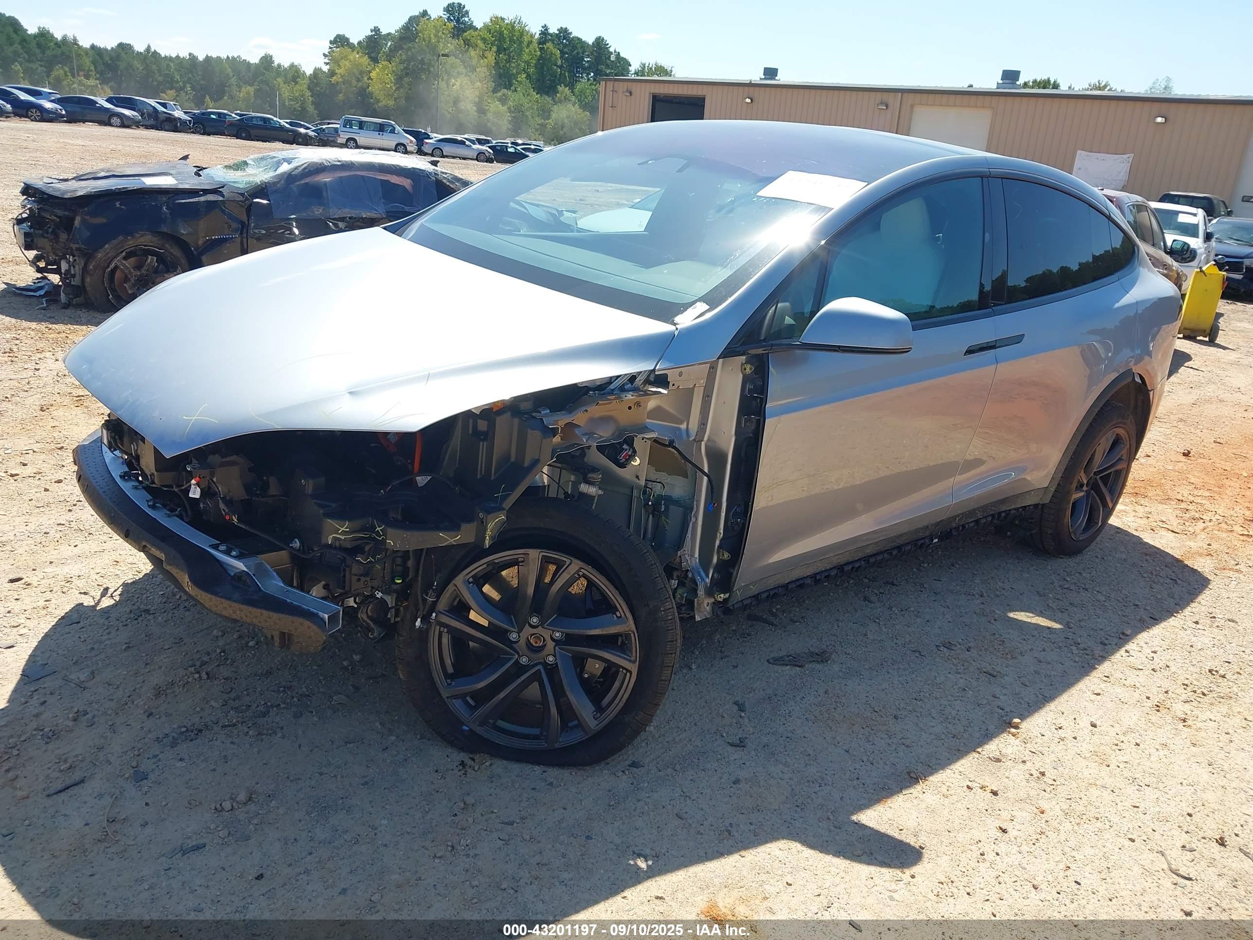 TESLA MODEL image 2