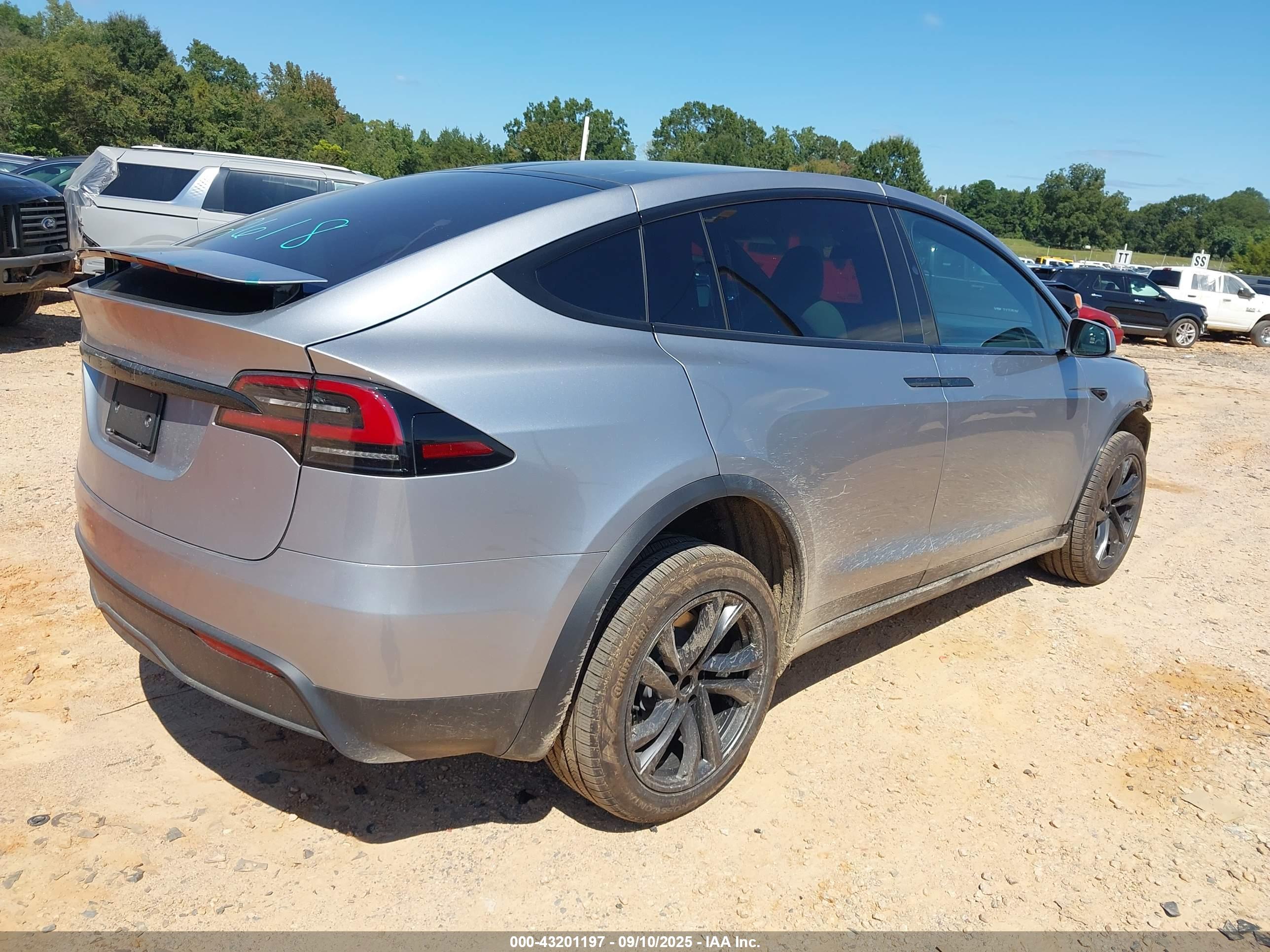 TESLA MODEL image 4
