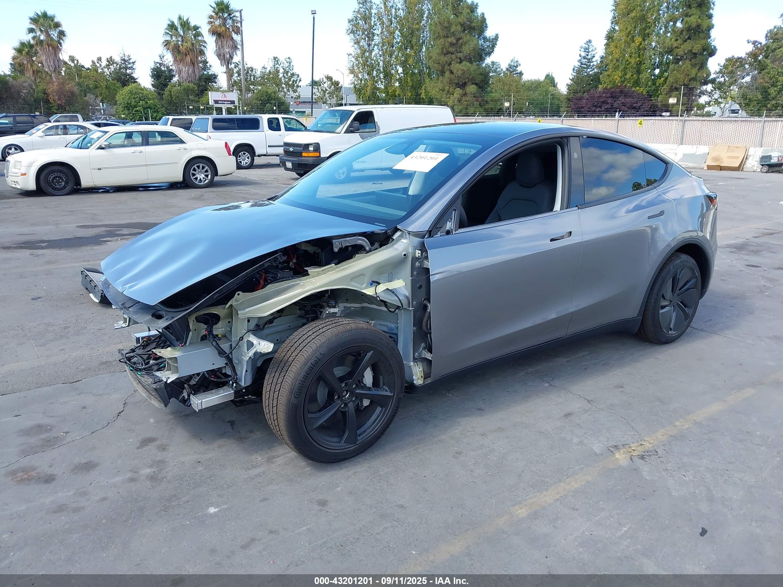 TESLA MODEL image 2