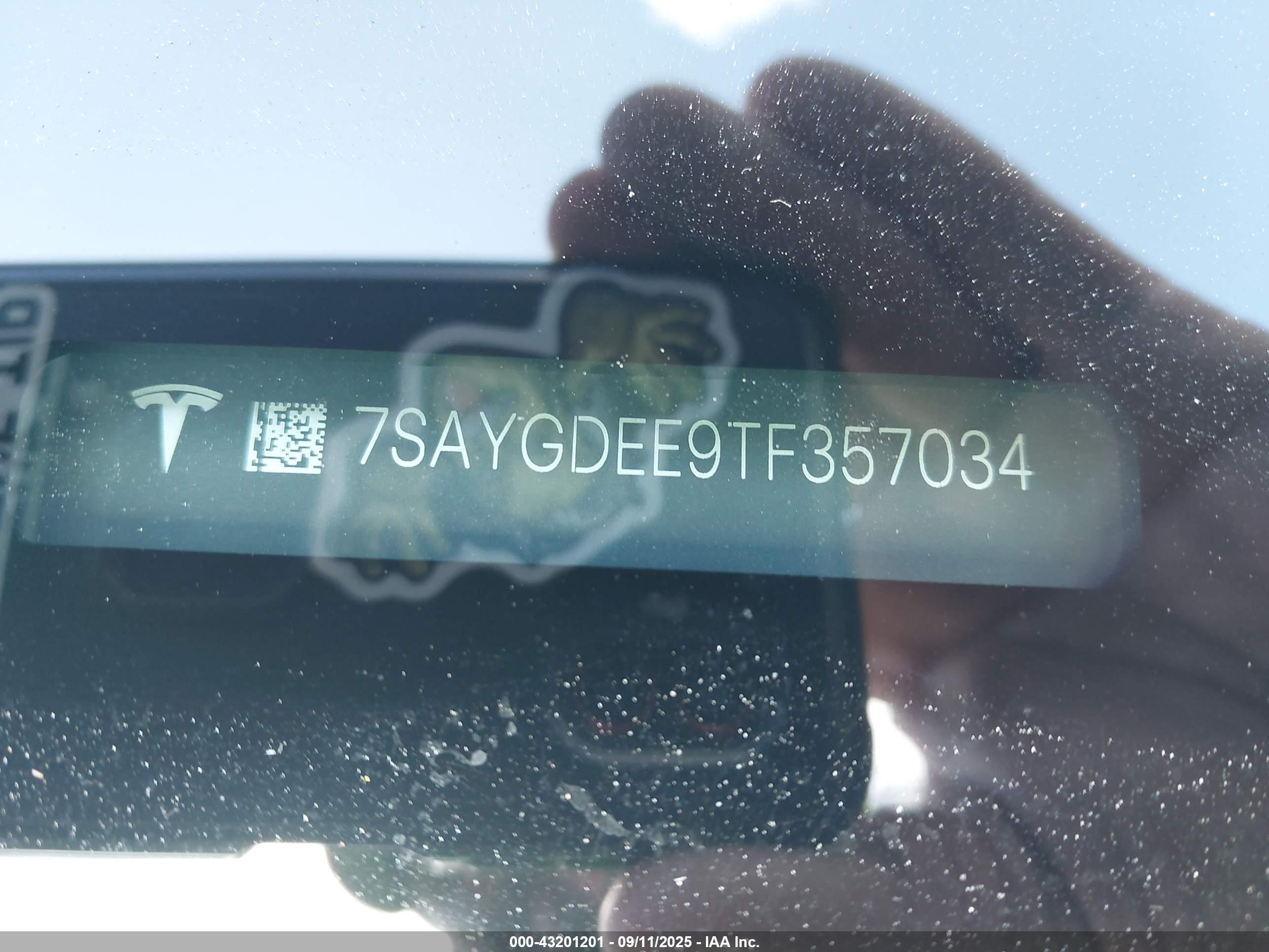 TESLA MODEL image 9