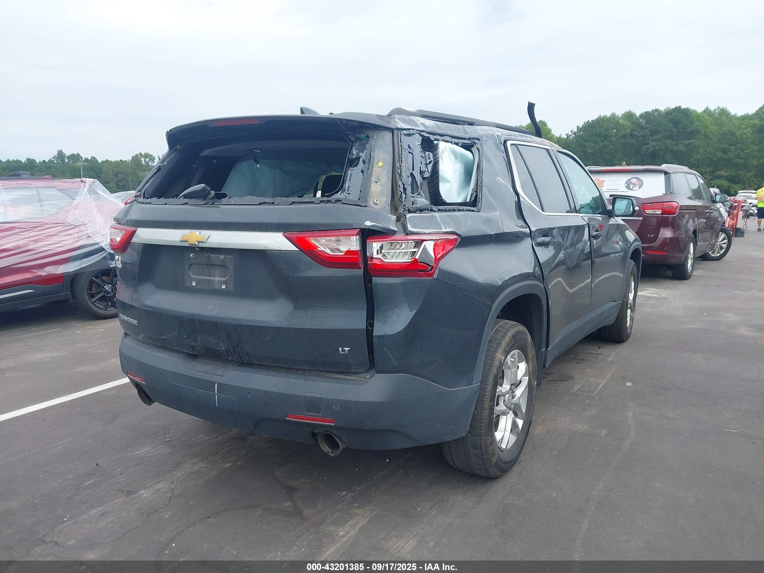 CHEVROLET TRAVERSE image 4