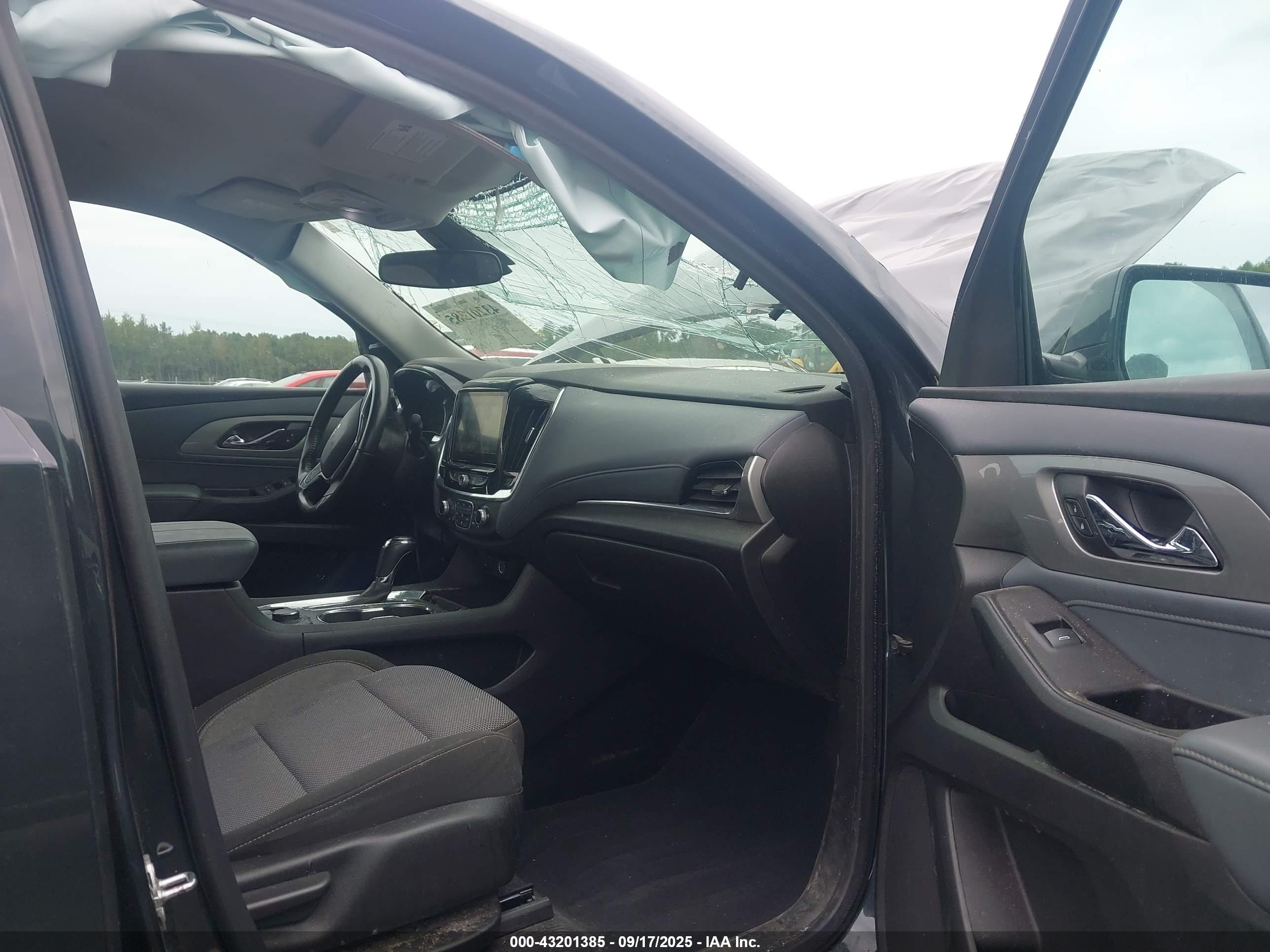 CHEVROLET TRAVERSE image 5