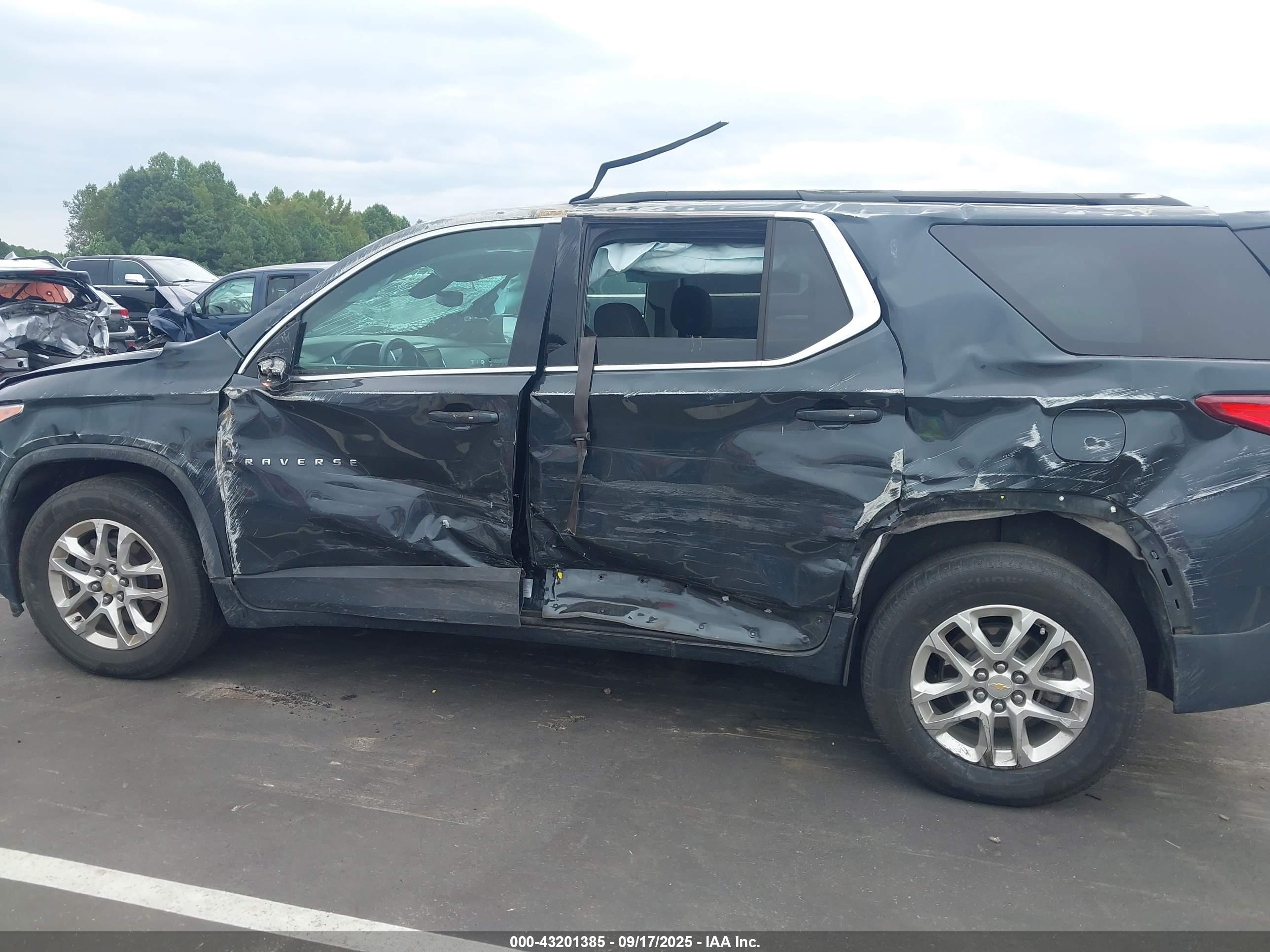 CHEVROLET TRAVERSE image 6