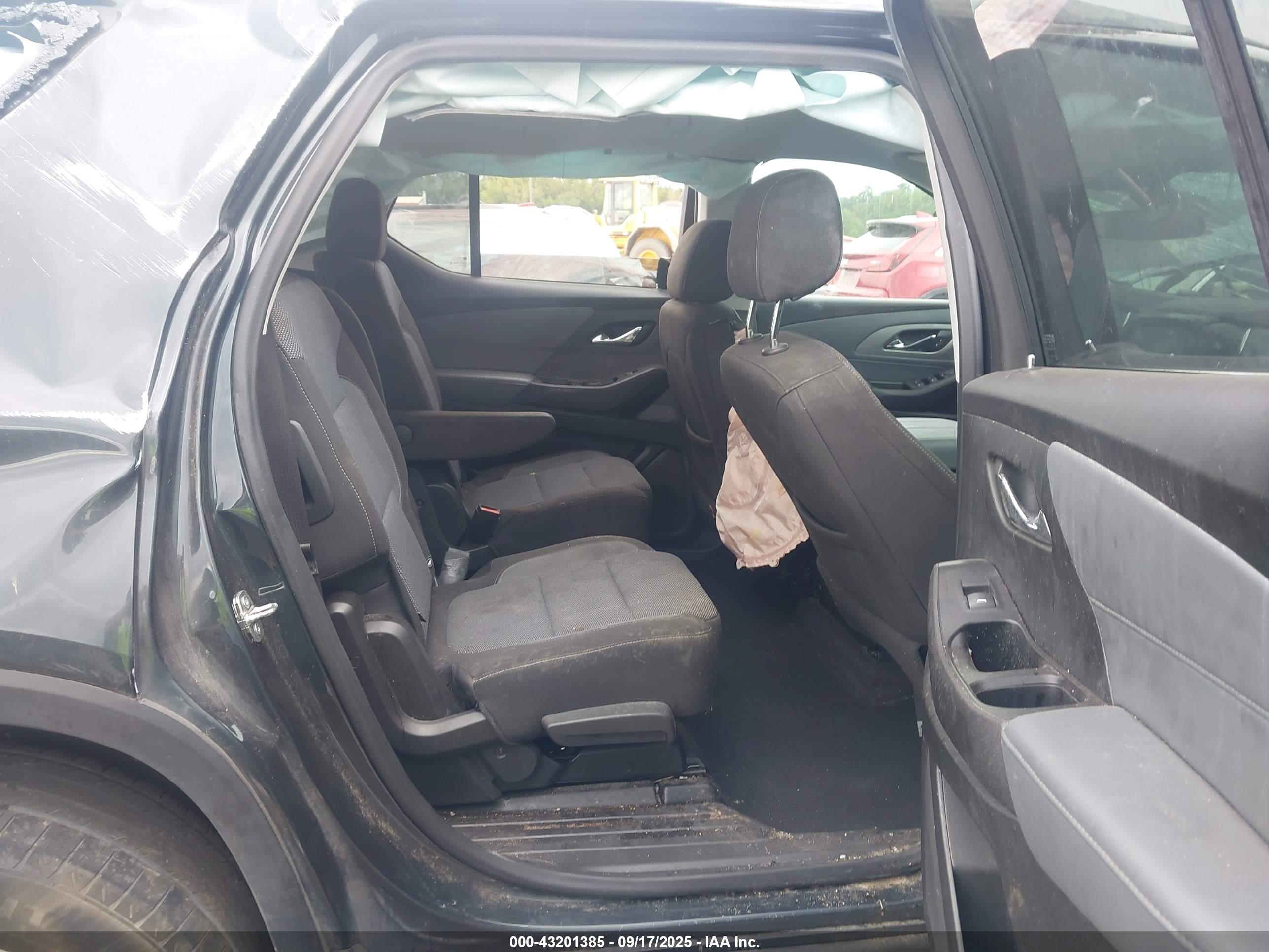 CHEVROLET TRAVERSE image 8