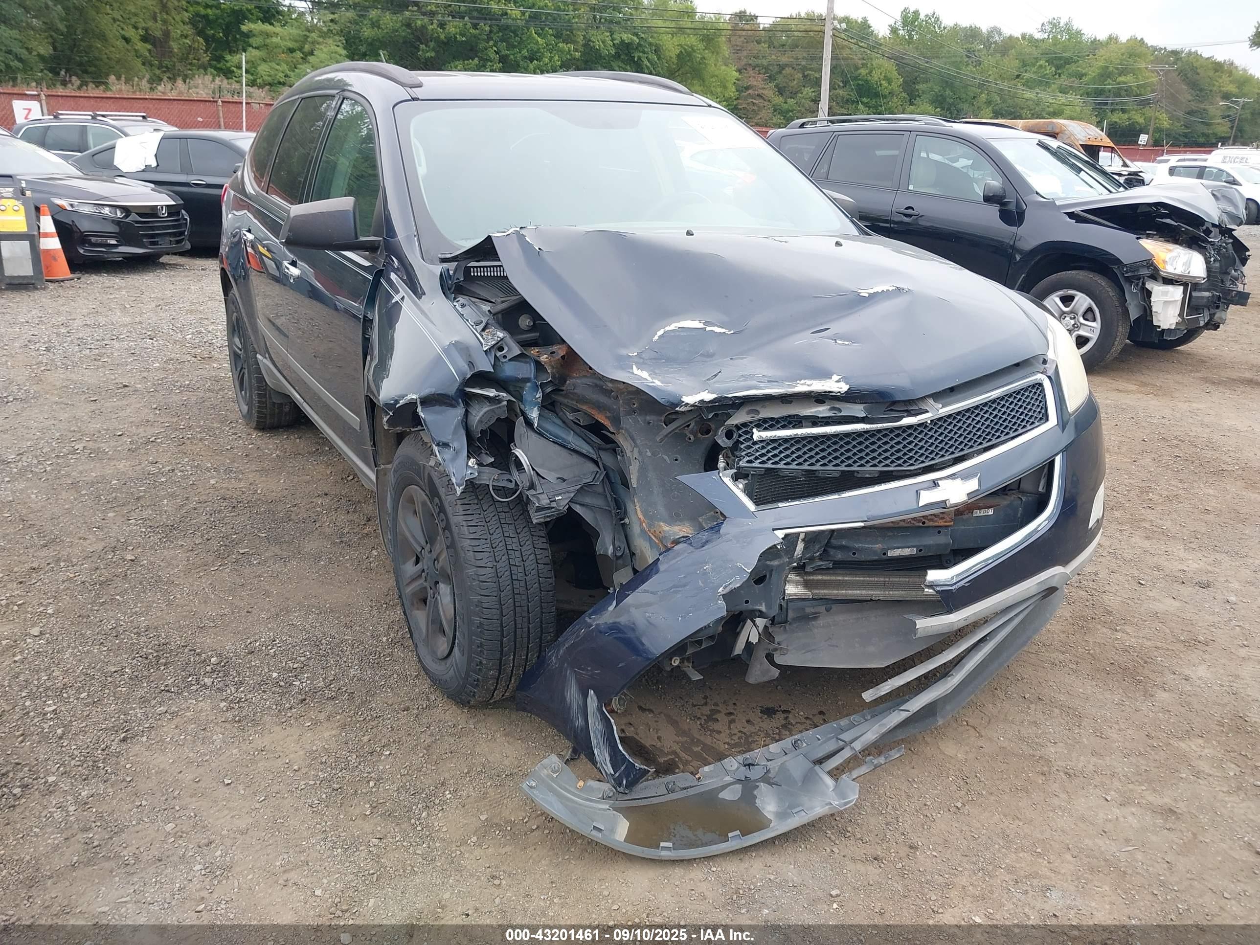 CHEVROLET TRAVERSE image 6
