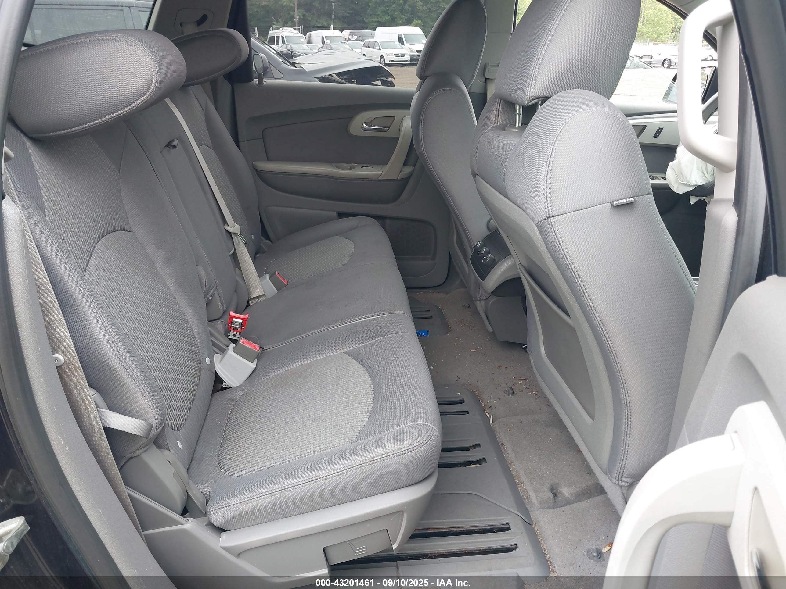 CHEVROLET TRAVERSE image 8