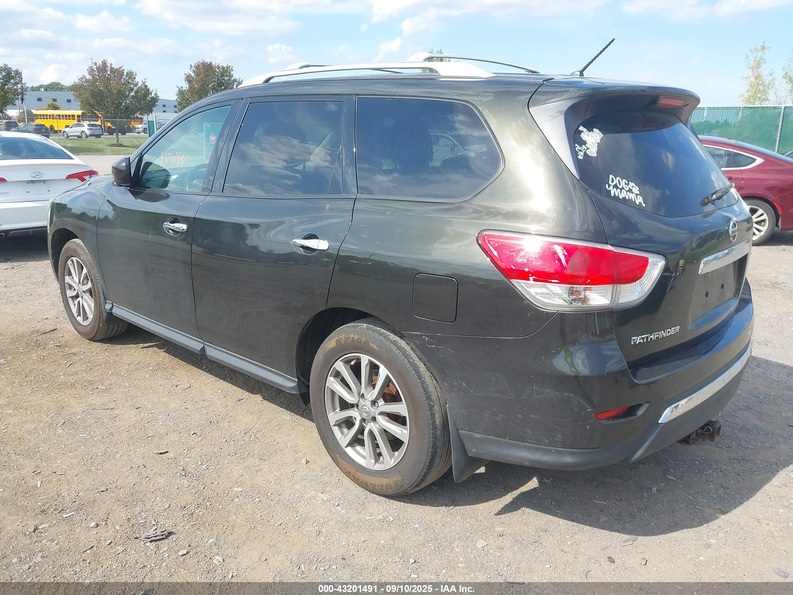NISSAN PATHFINDER image 3