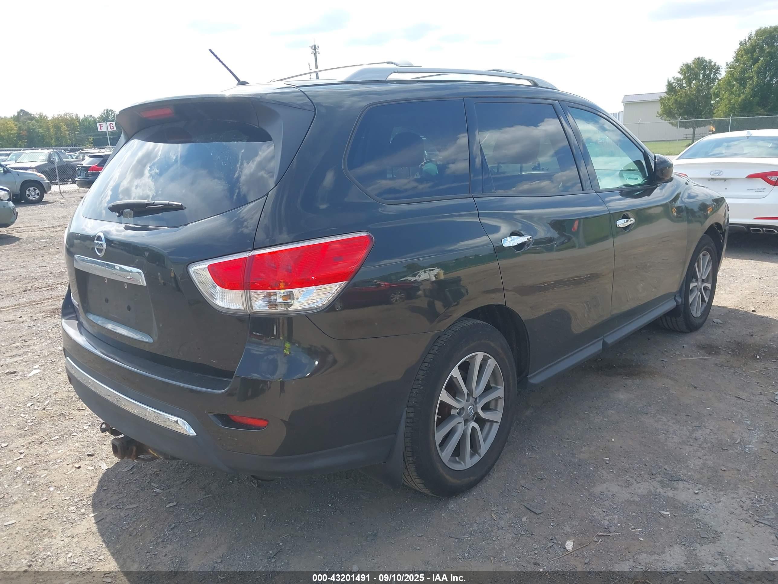 NISSAN PATHFINDER image 4