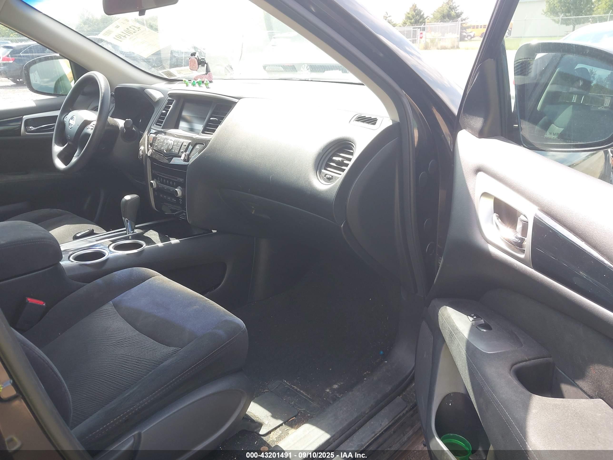 NISSAN PATHFINDER image 5
