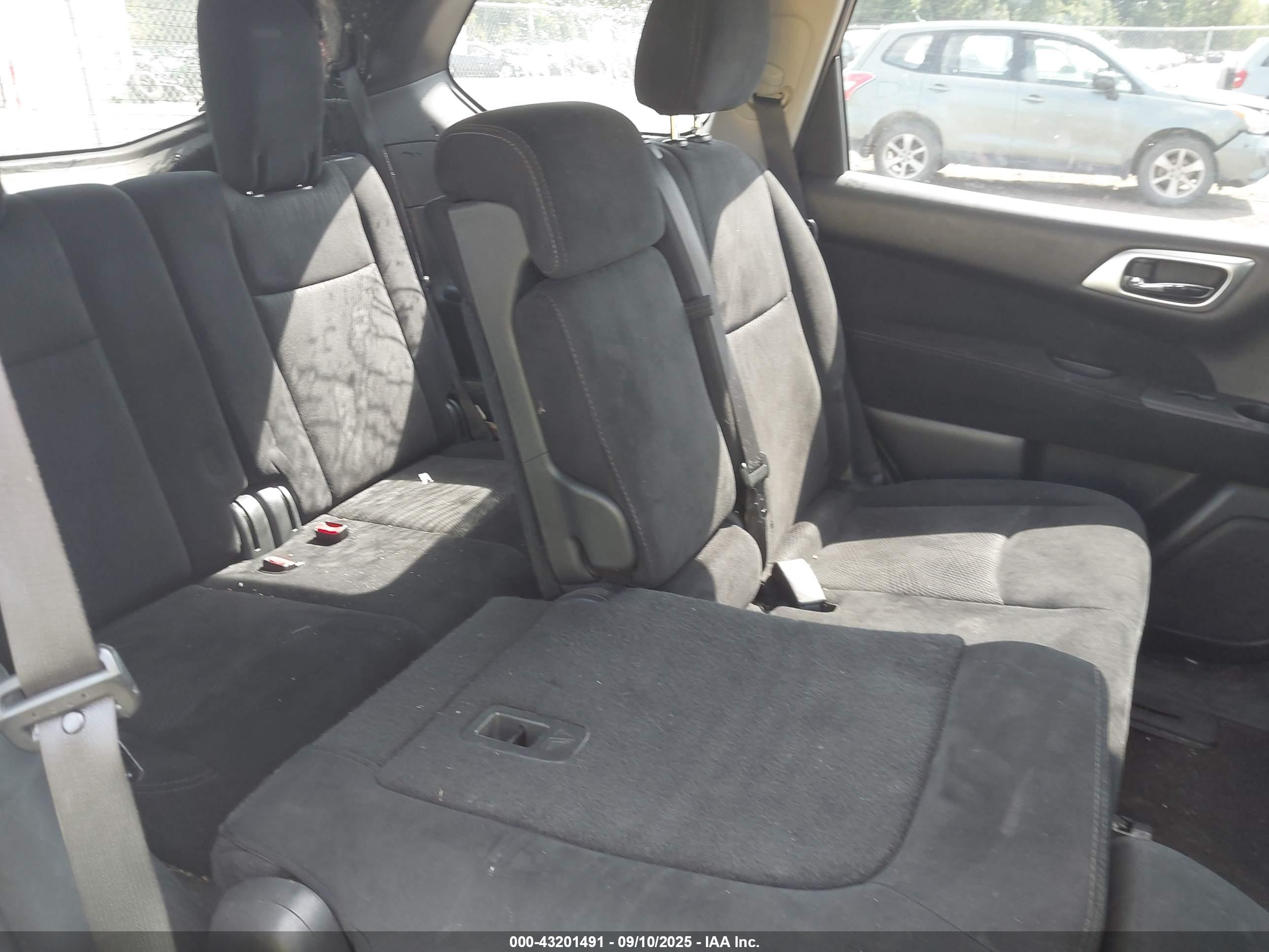 NISSAN PATHFINDER image 8
