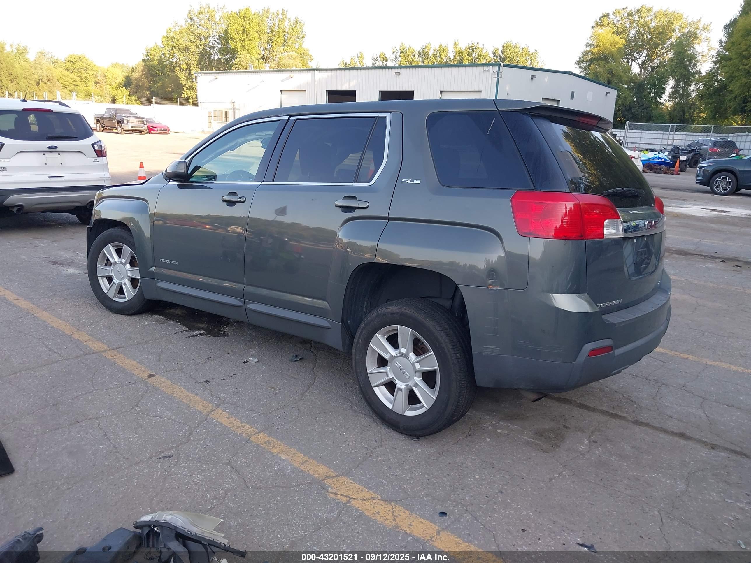 GMC TERRAIN image 3