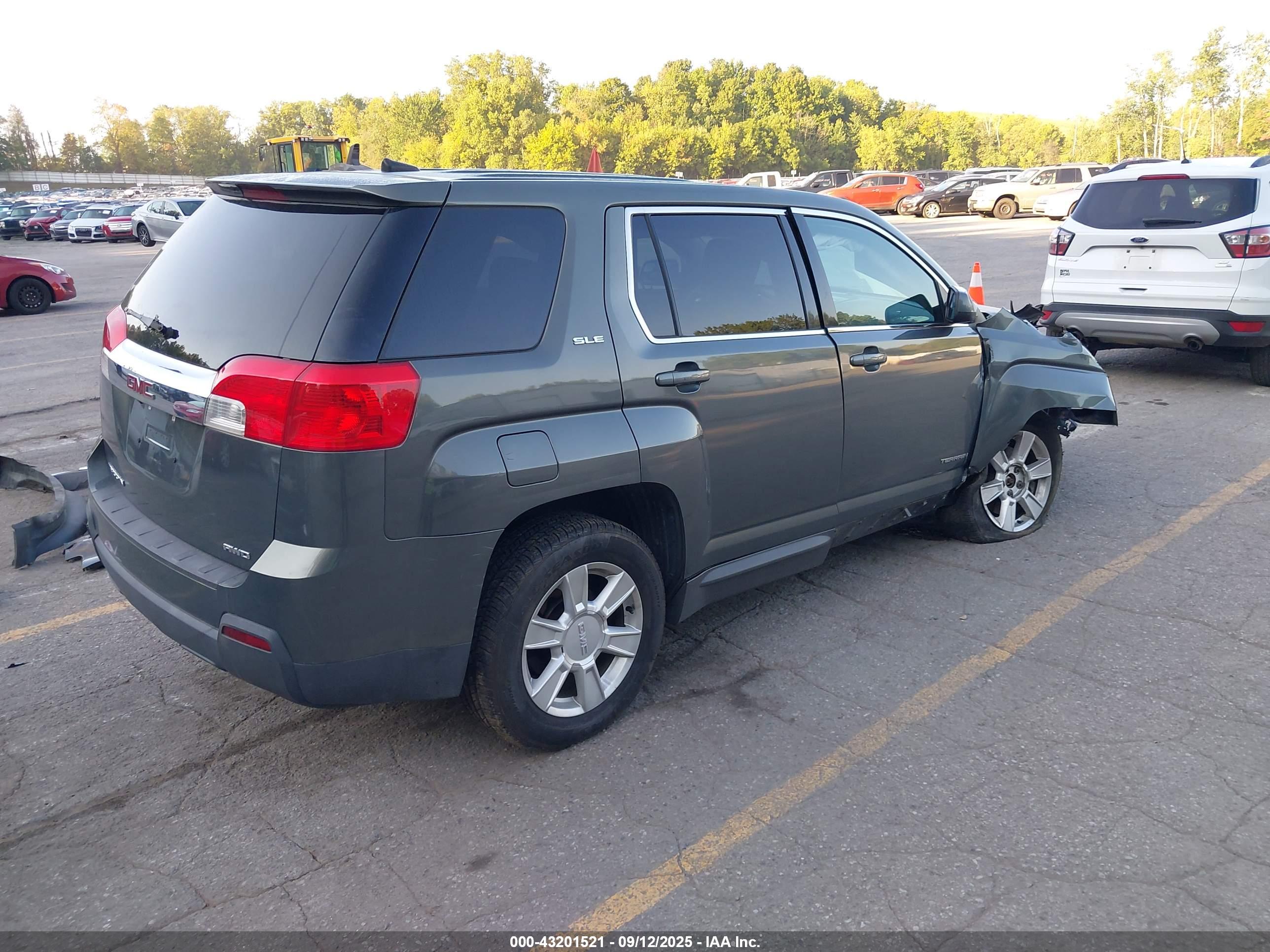 GMC TERRAIN image 4
