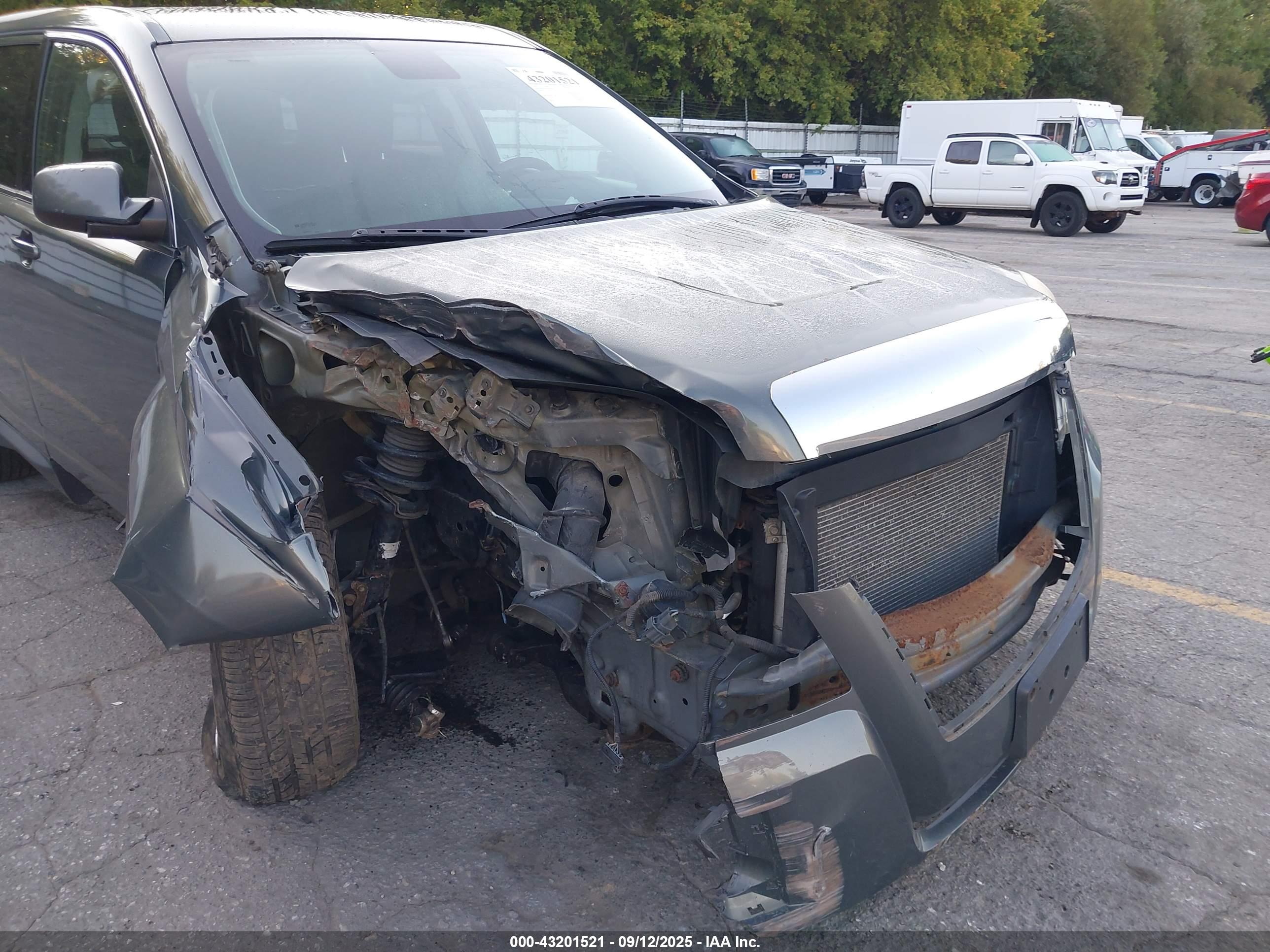 GMC TERRAIN image 6