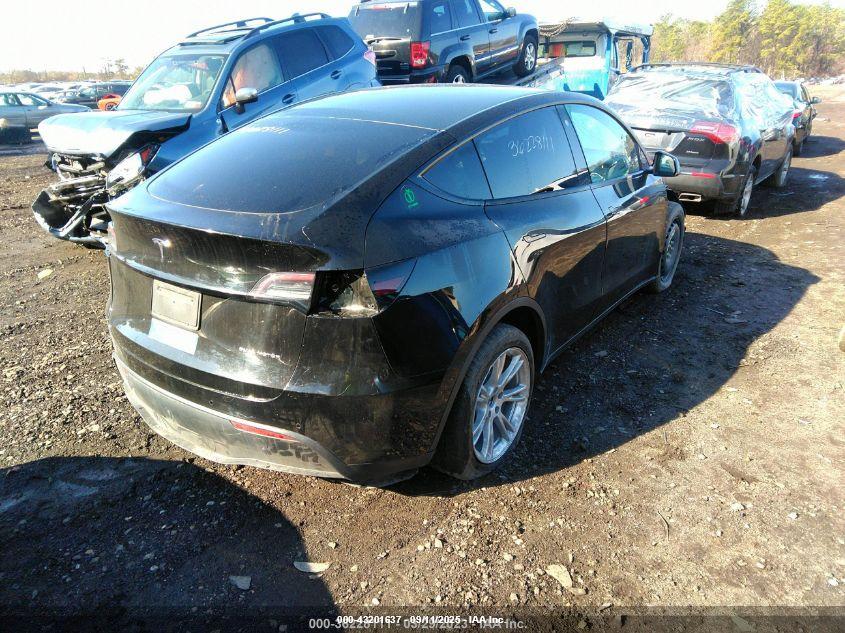 TESLA MODEL image 4