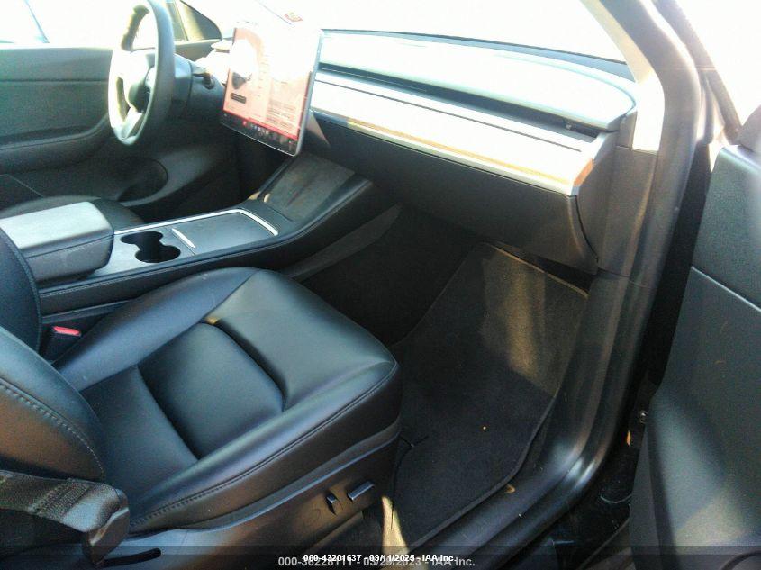 TESLA MODEL image 5