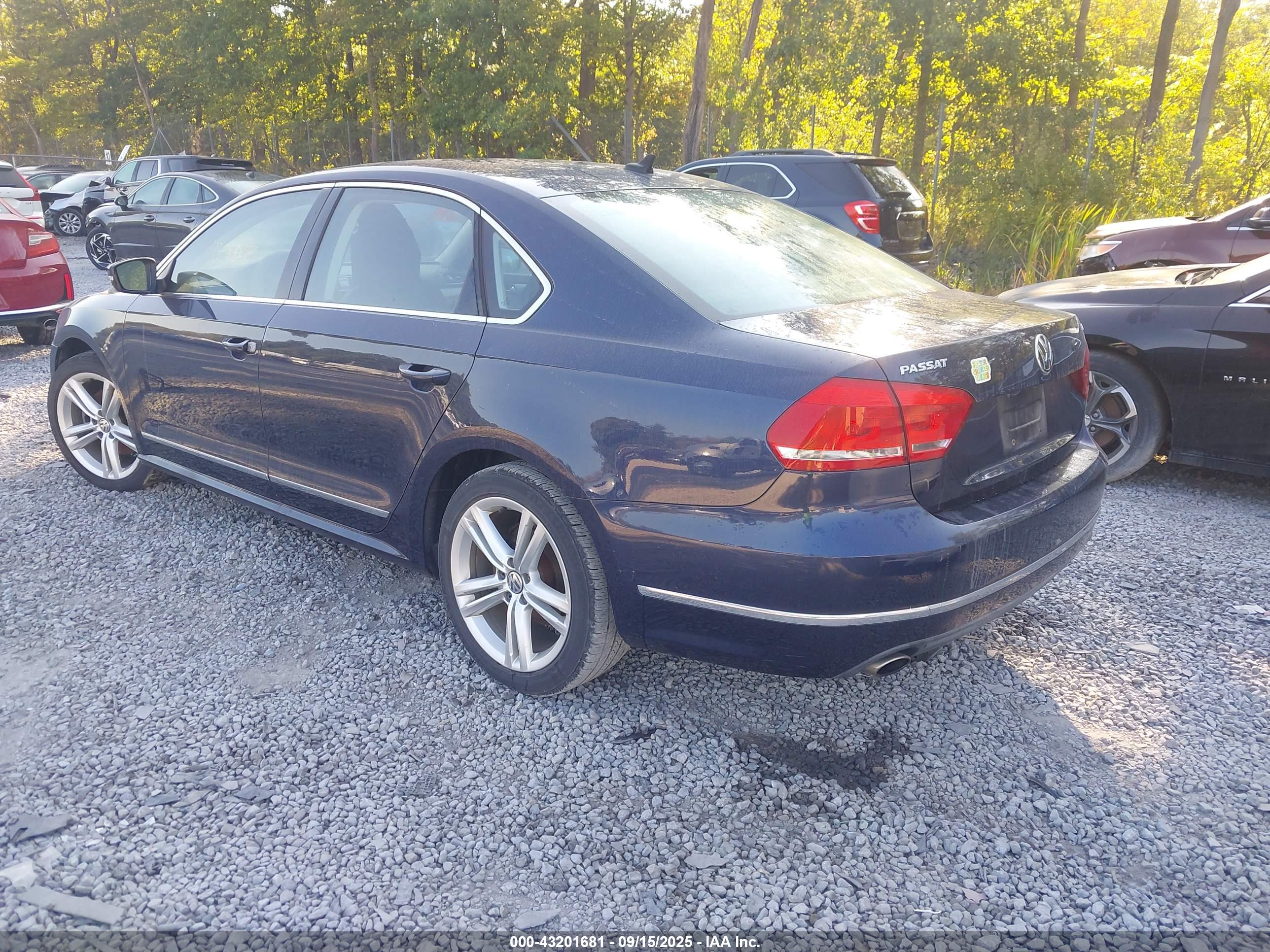 VOLKSWAGEN PASSAT image 3