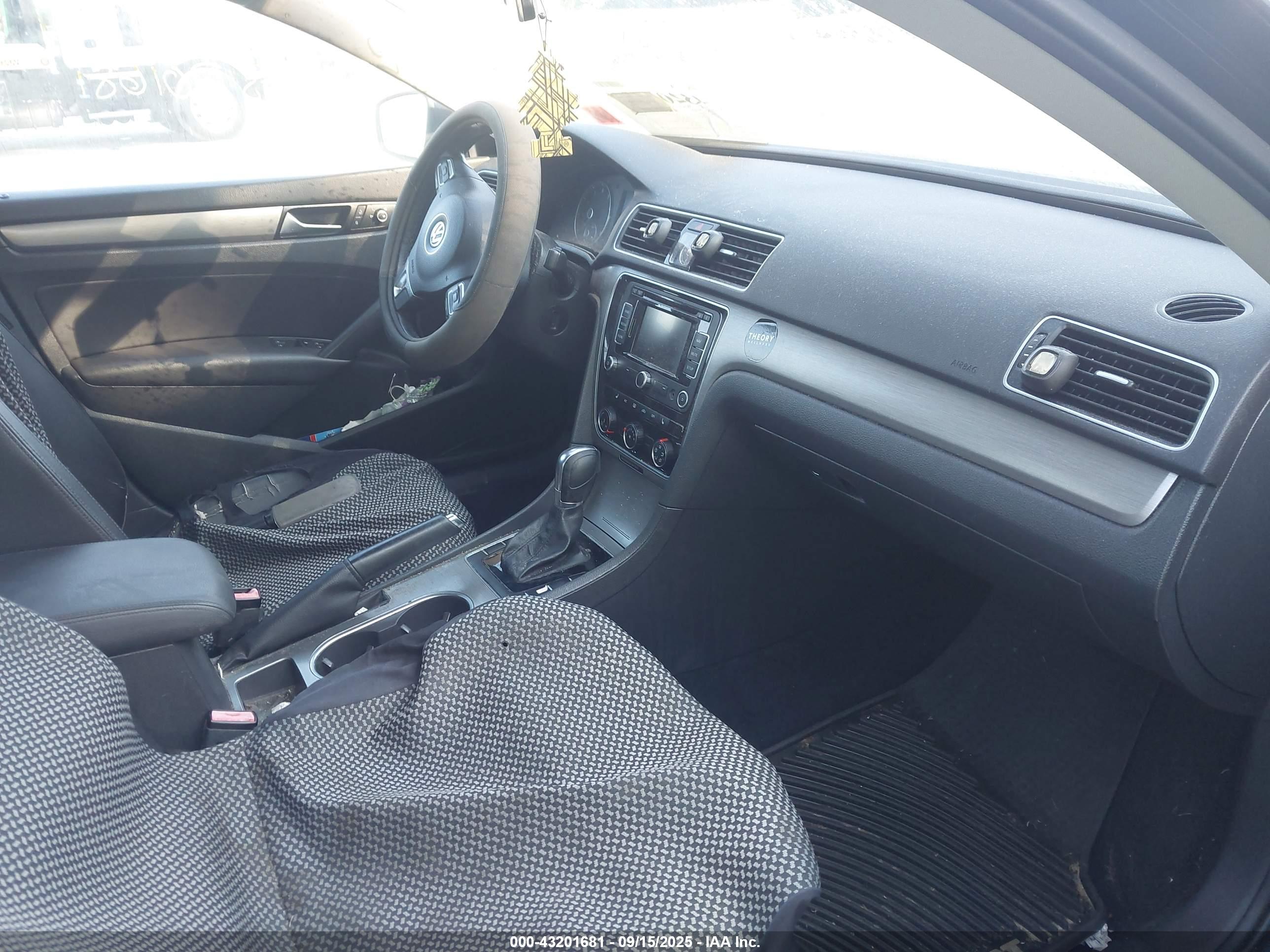 VOLKSWAGEN PASSAT image 5