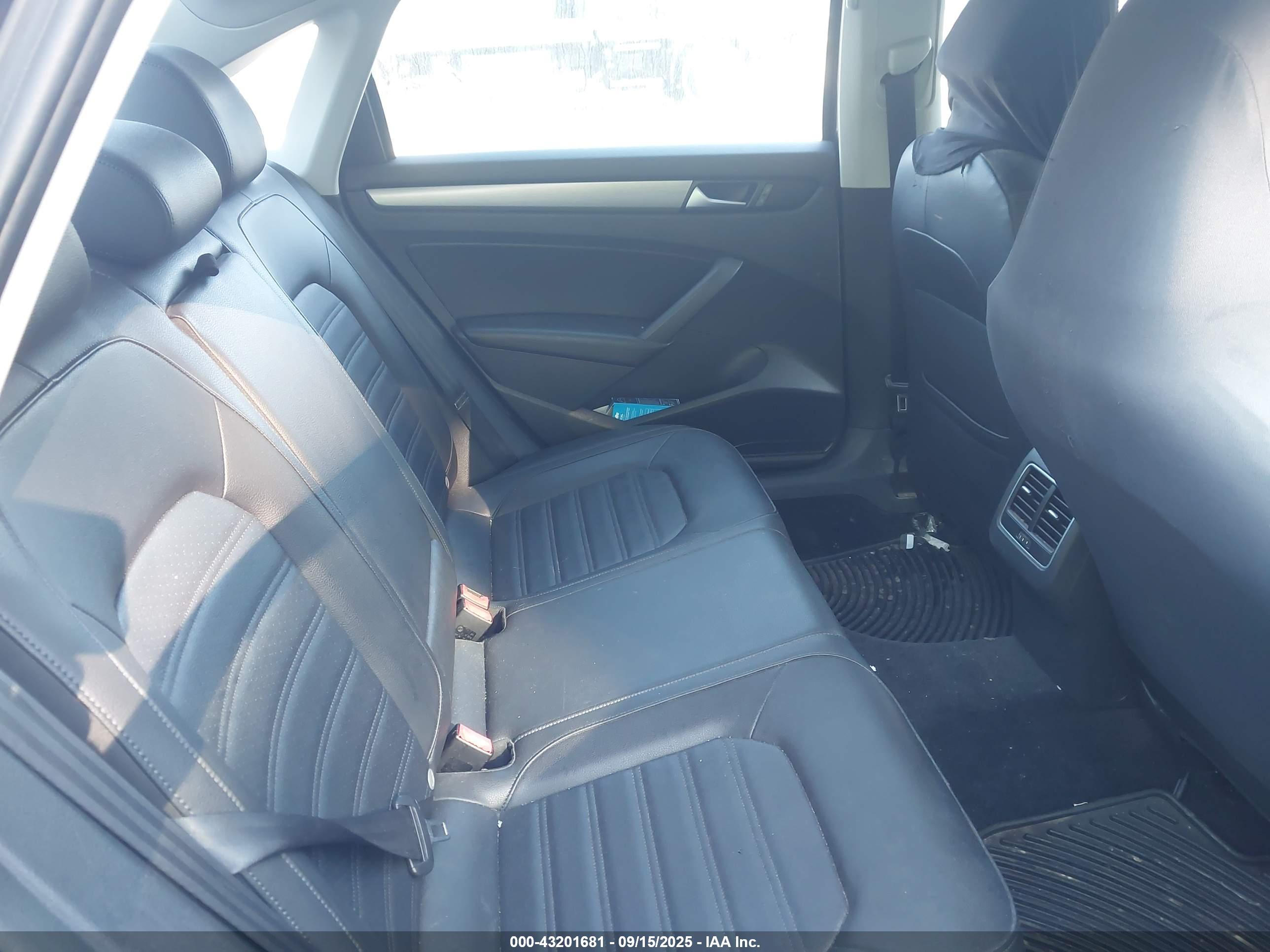 VOLKSWAGEN PASSAT image 8