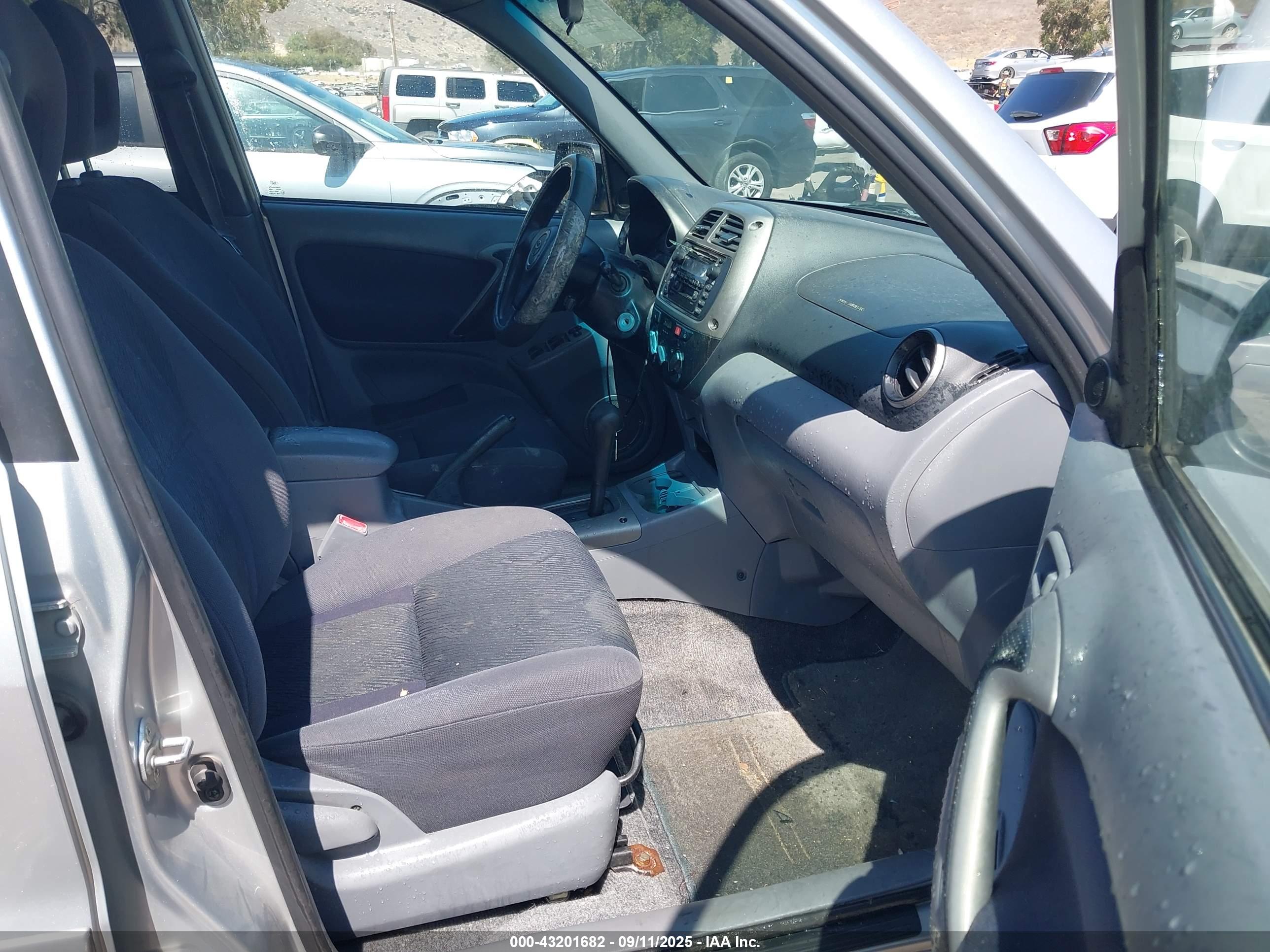 TOYOTA RAV4 image 5