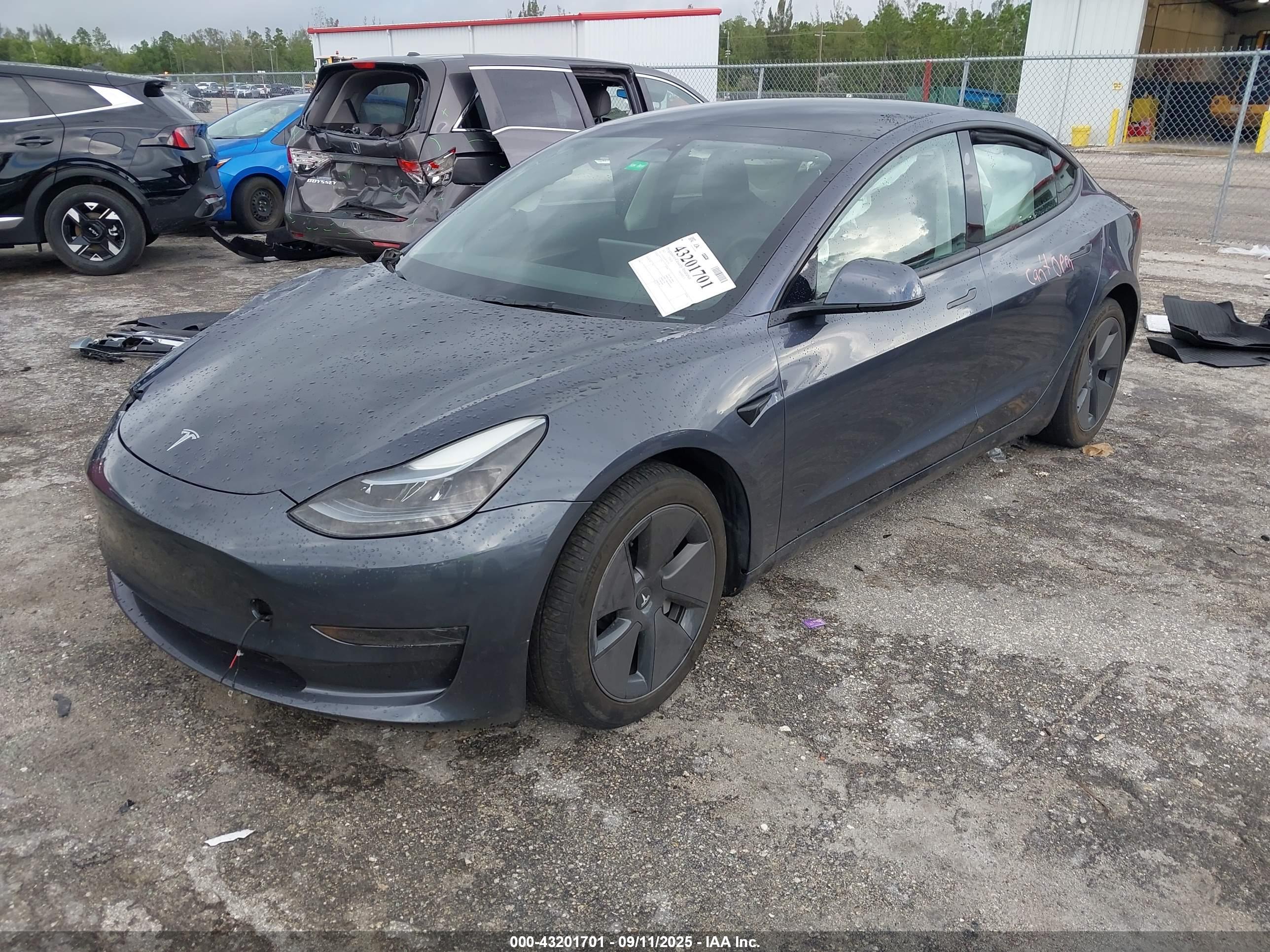 TESLA MODEL image 2