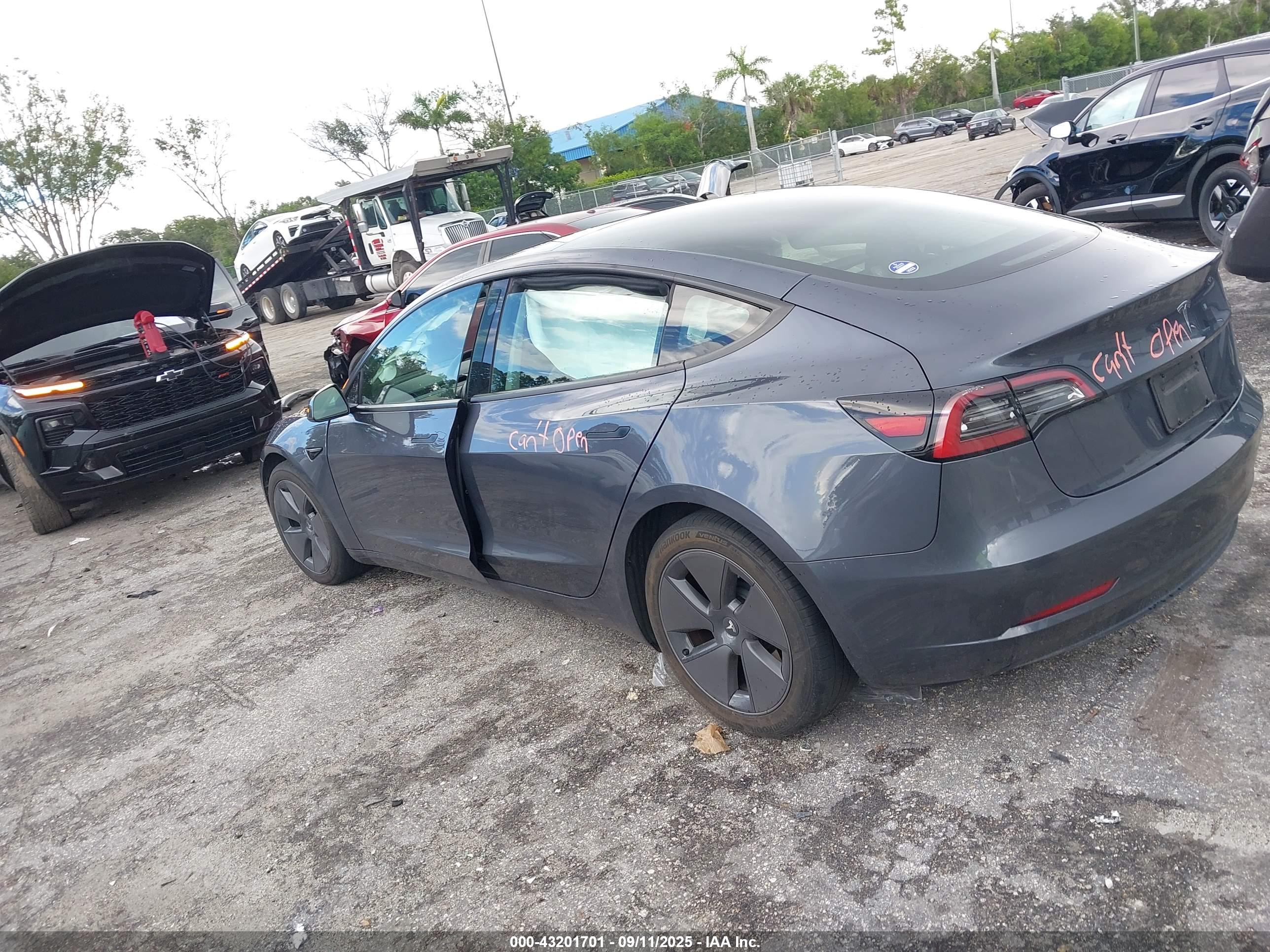 TESLA MODEL image 3