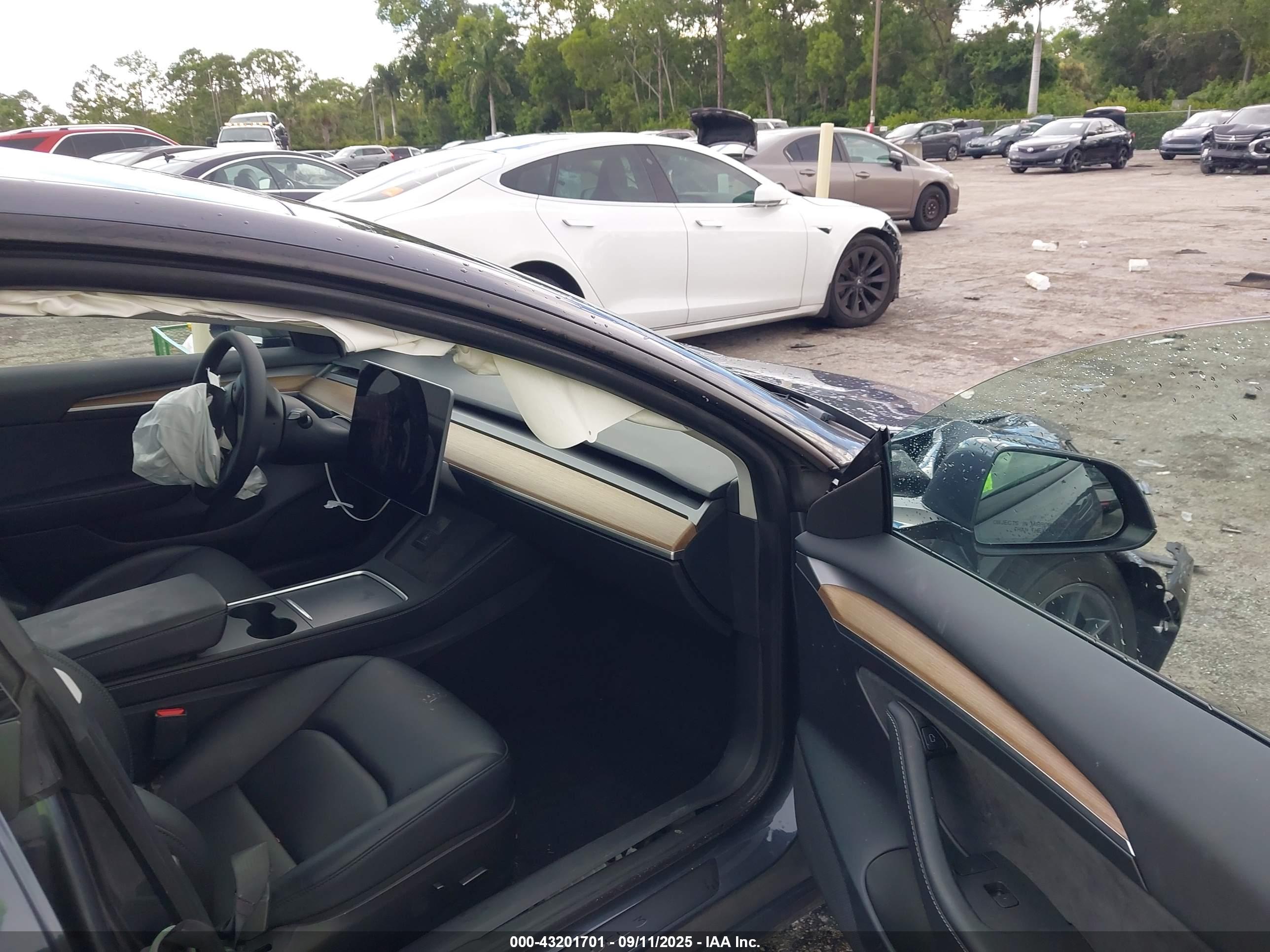 TESLA MODEL image 5