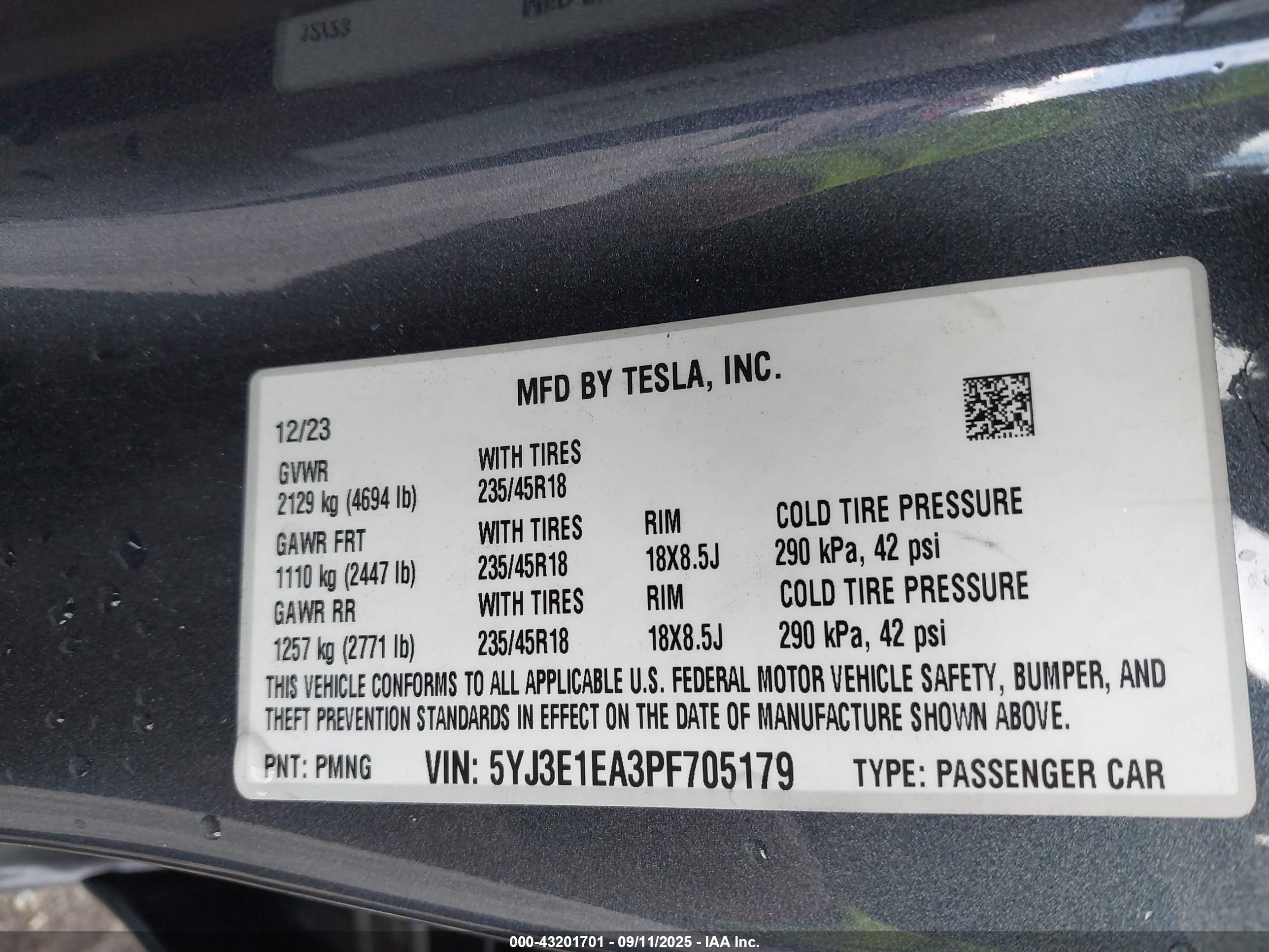 TESLA MODEL image 9