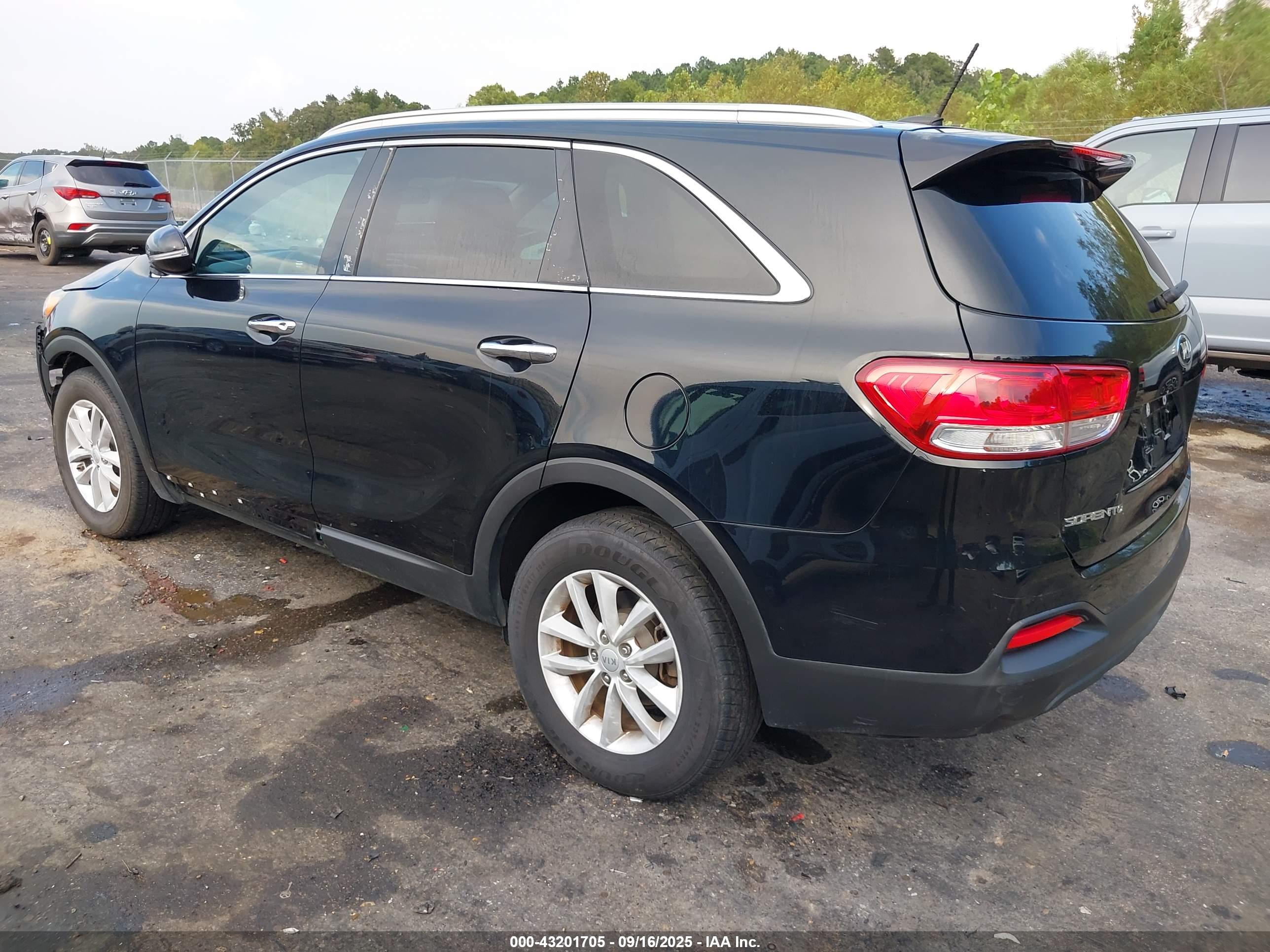 KIA SORENTO image 3