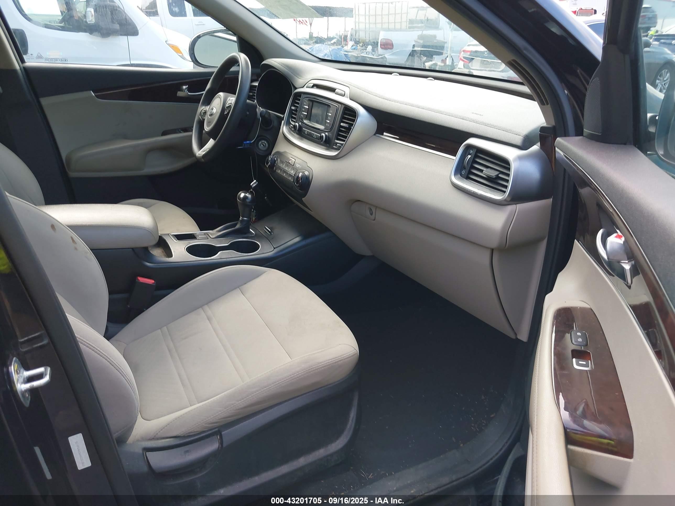 KIA SORENTO image 5