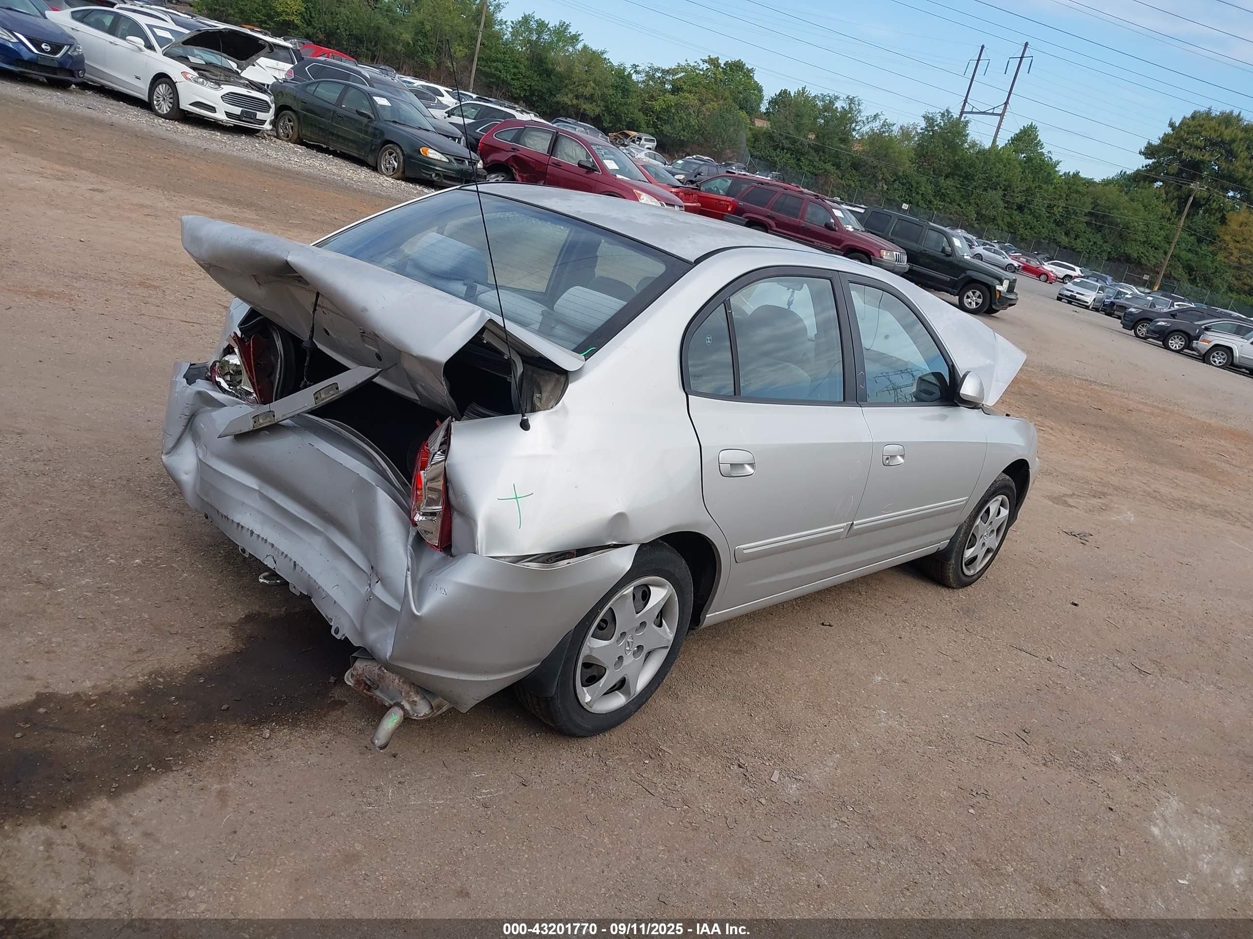 HYUNDAI ELANTRA image 4