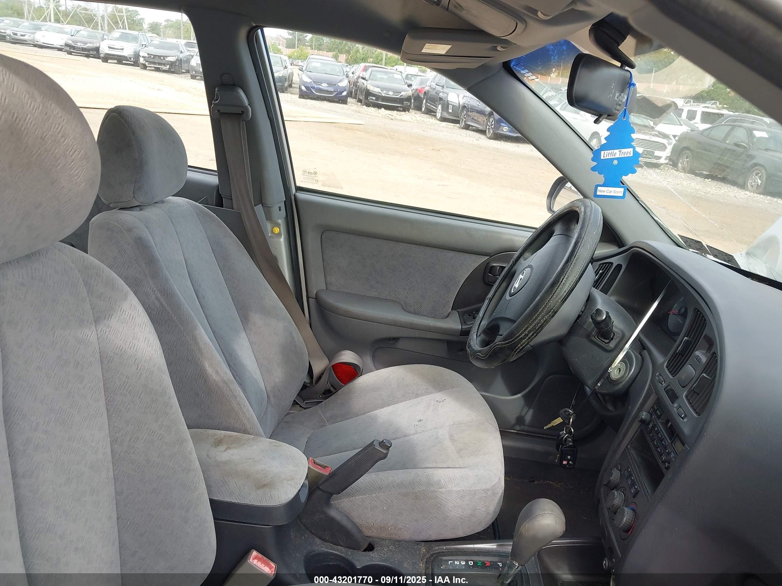 HYUNDAI ELANTRA image 5