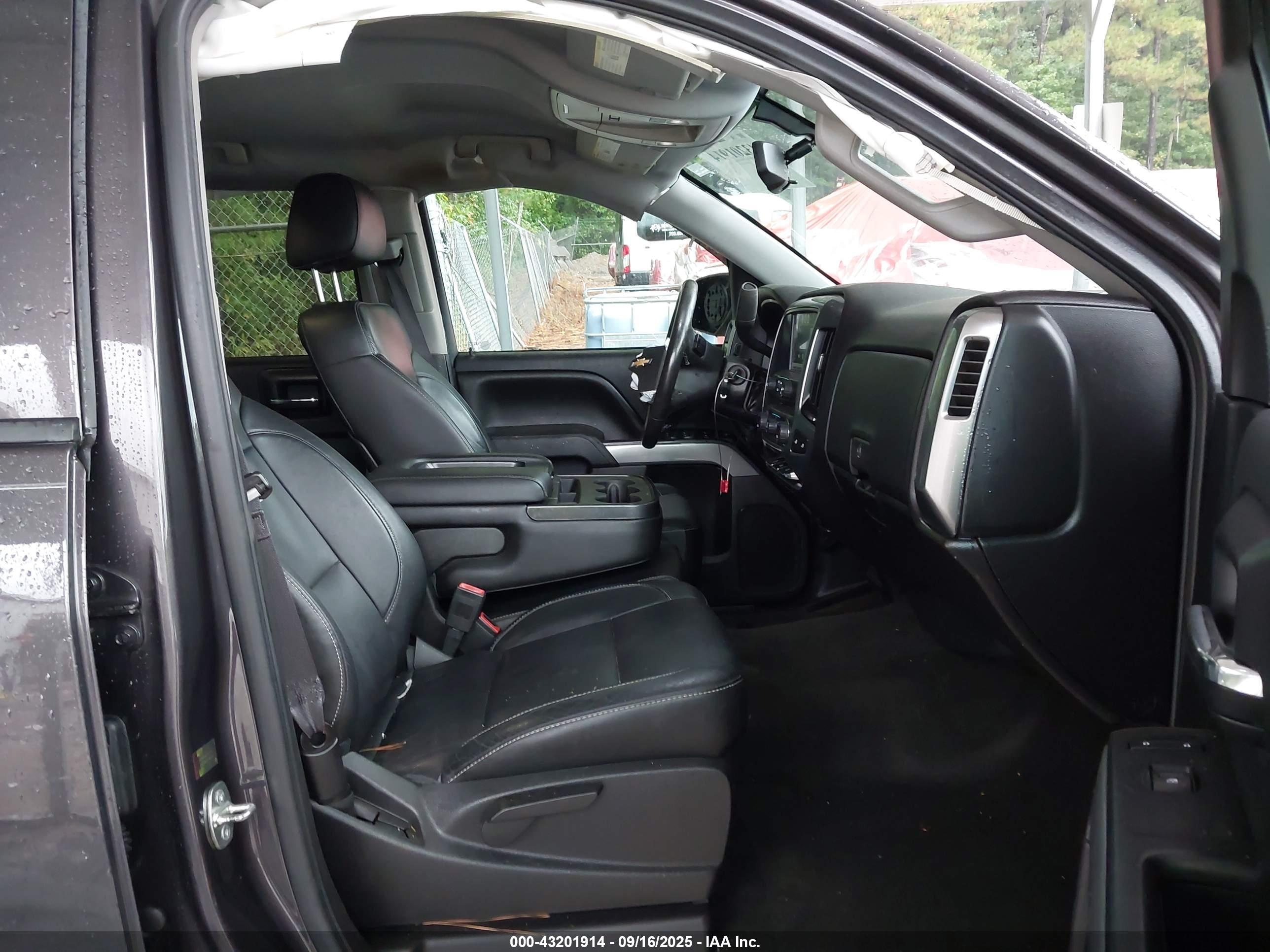 CHEVROLET SILVERADO image 5