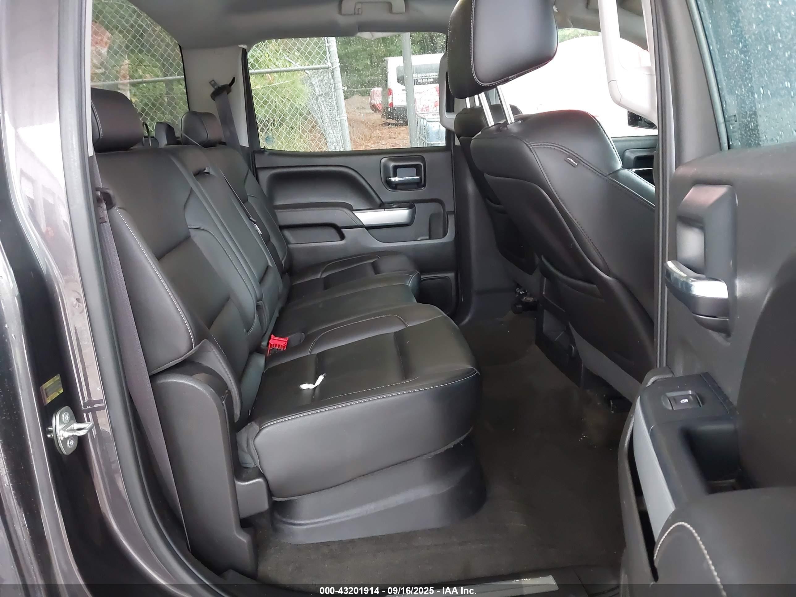 CHEVROLET SILVERADO image 8