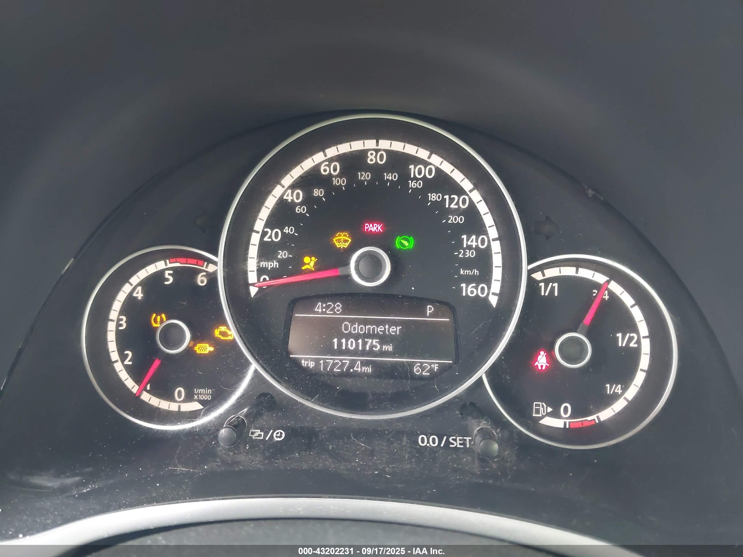 VOLKSWAGEN BEETLE image 7