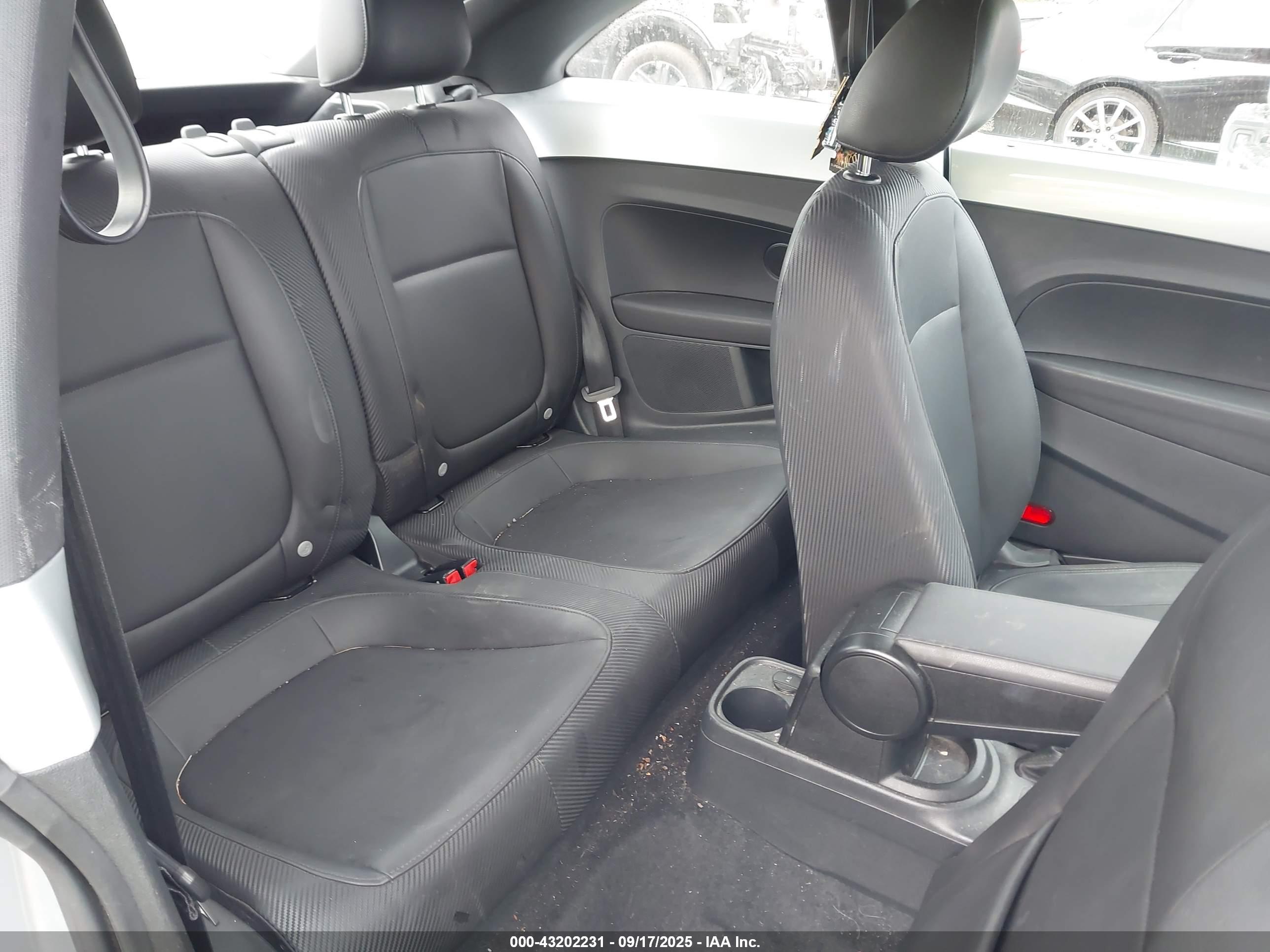 VOLKSWAGEN BEETLE image 8