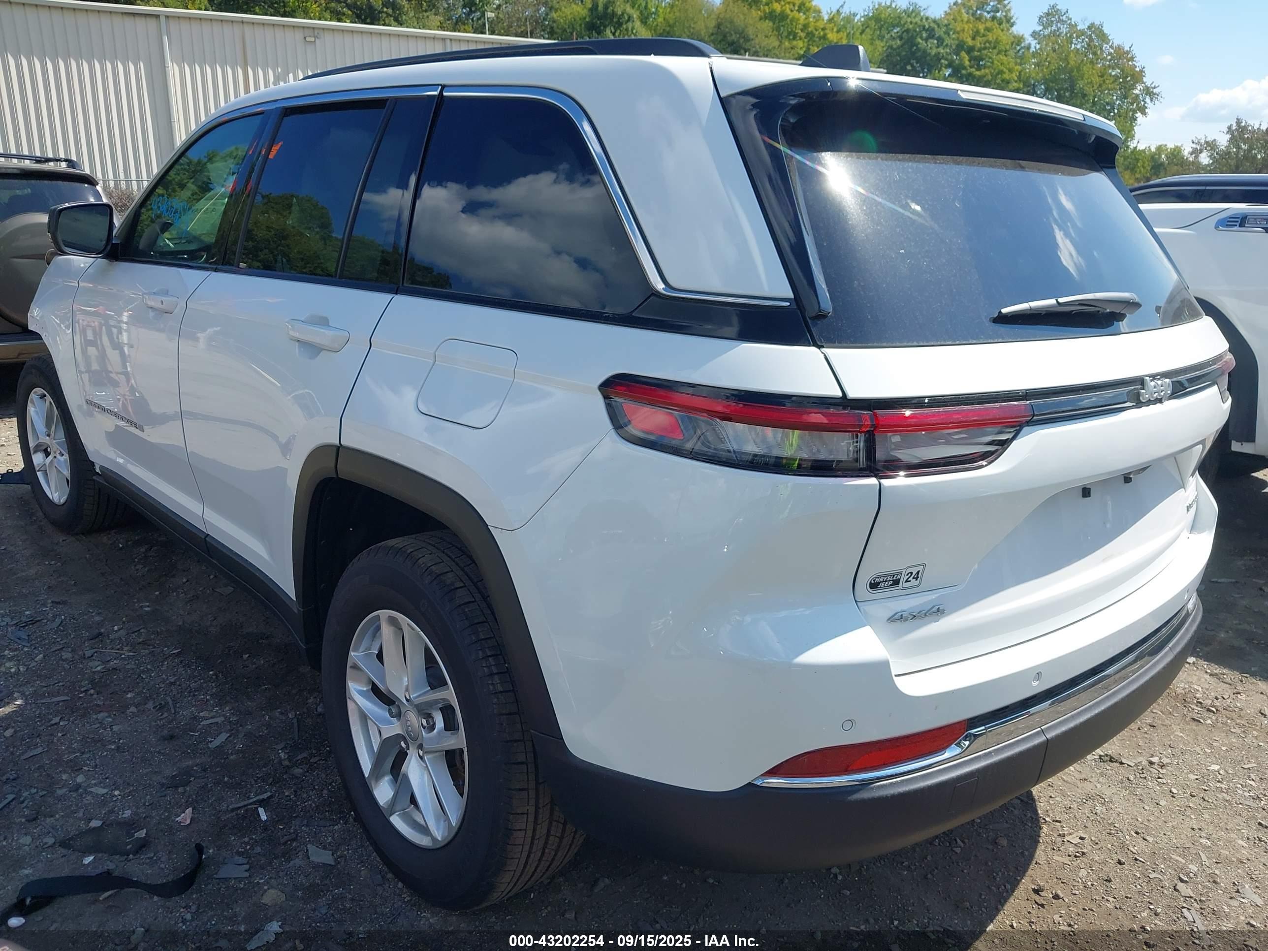 JEEP GRAND image 3