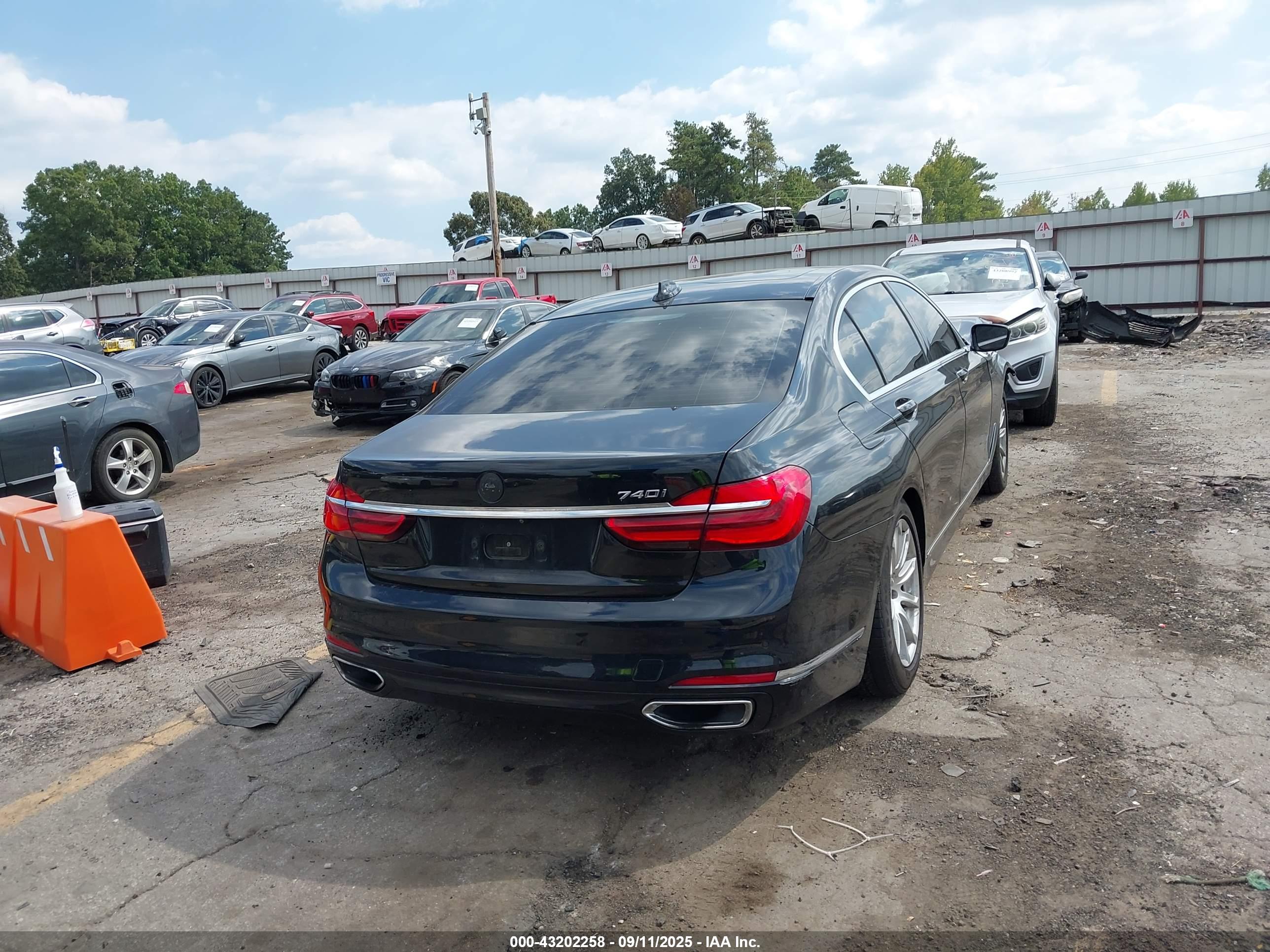 BMW 740I image 4