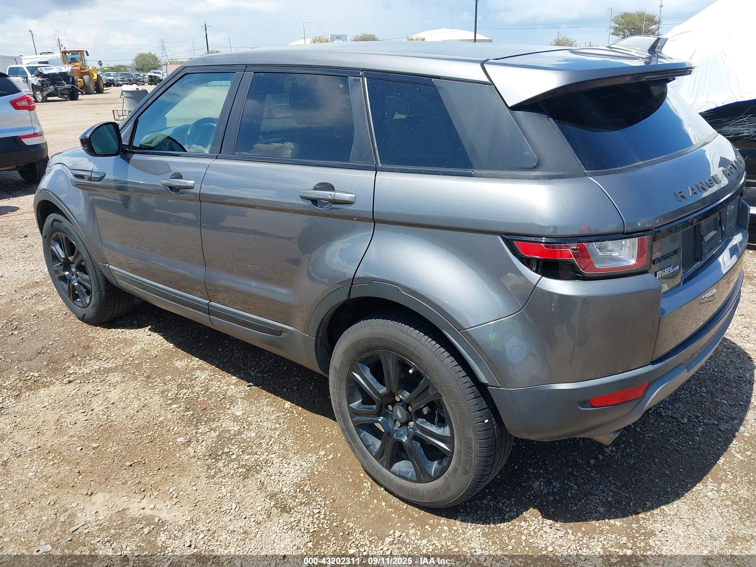 LAND ROVER image 3