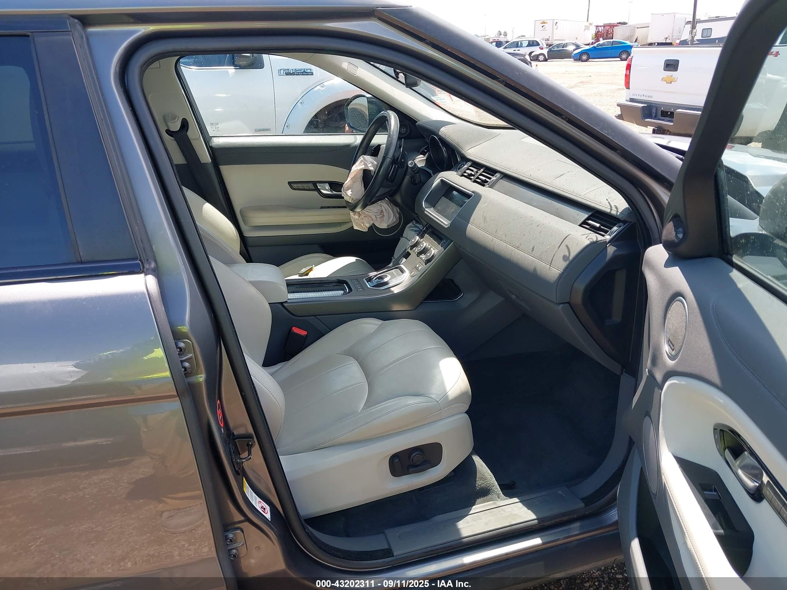 LAND ROVER image 5
