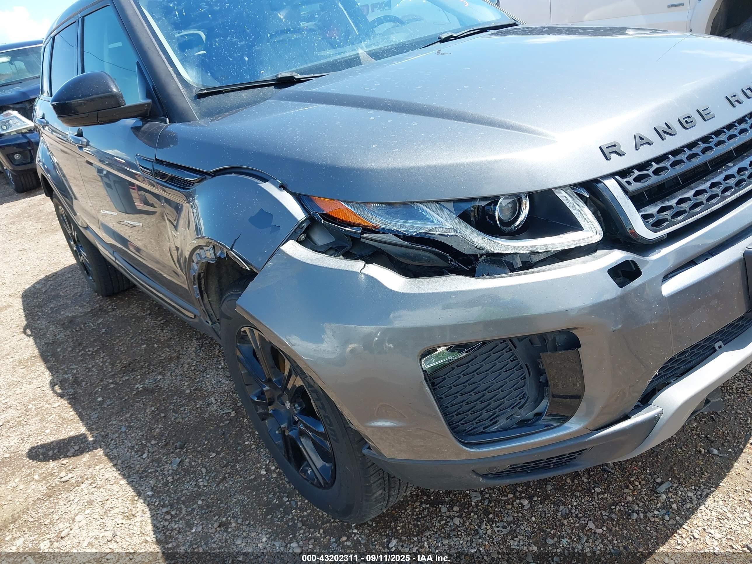 LAND ROVER image 6