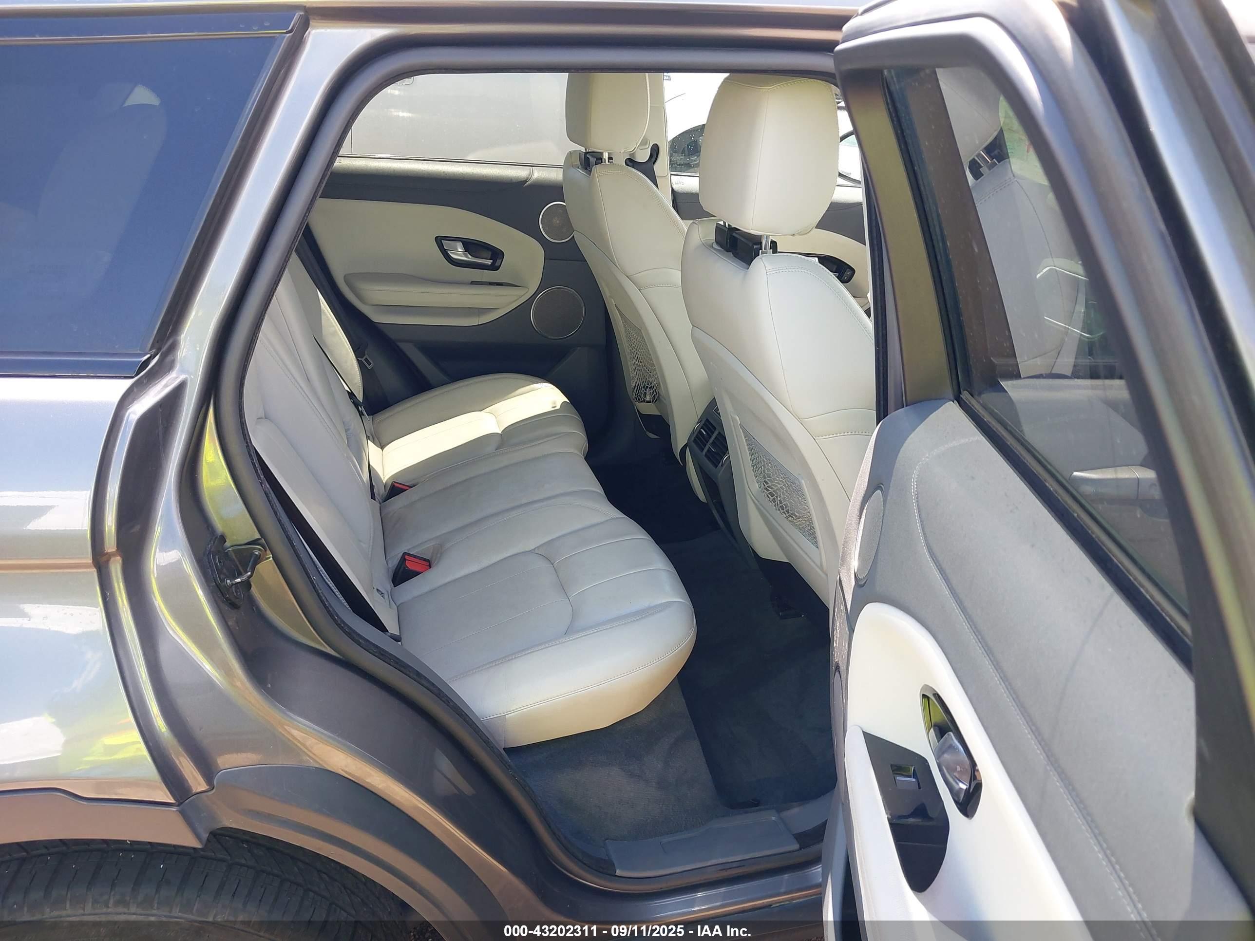 LAND ROVER image 8