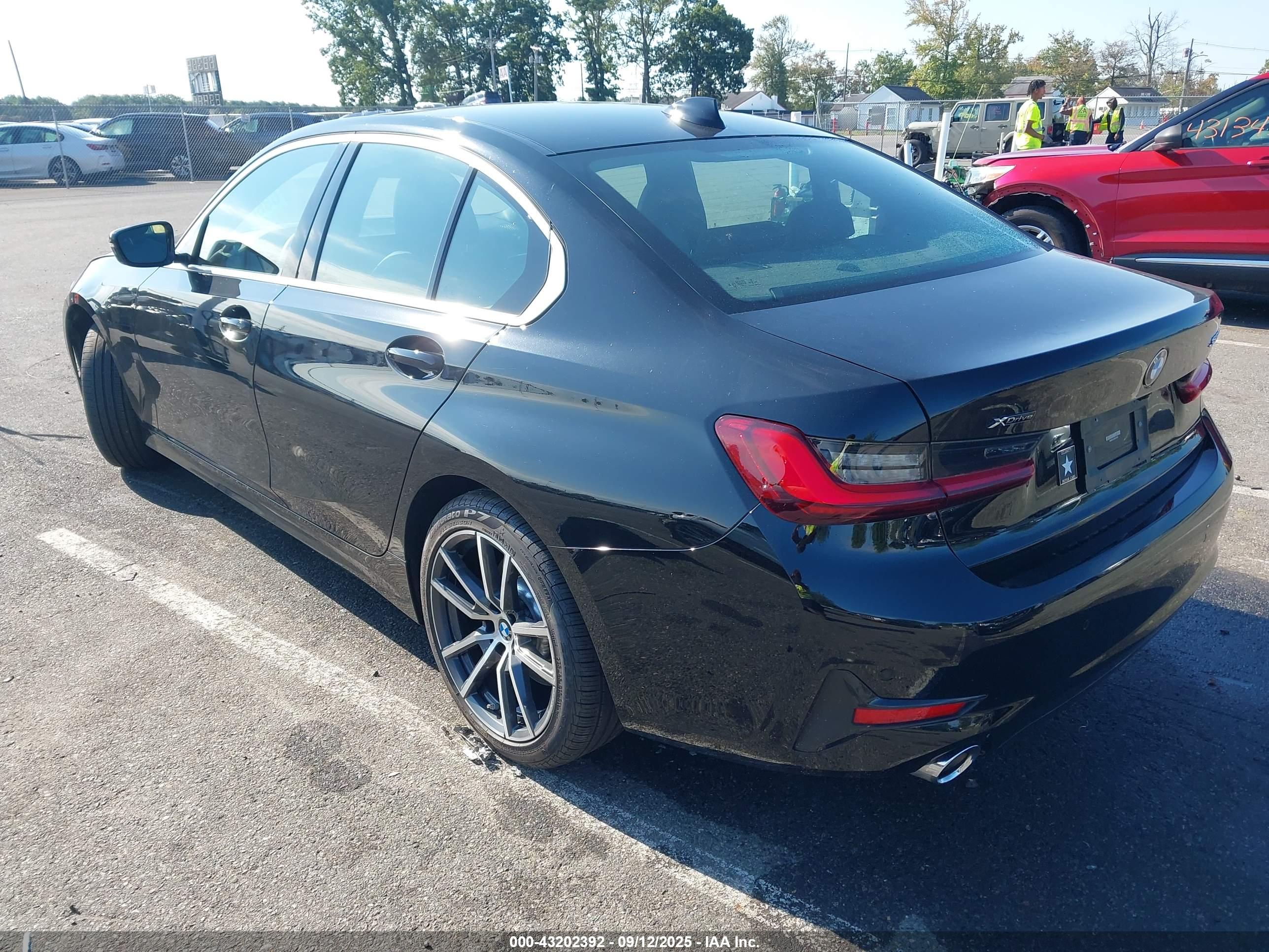 BMW 330I image 3