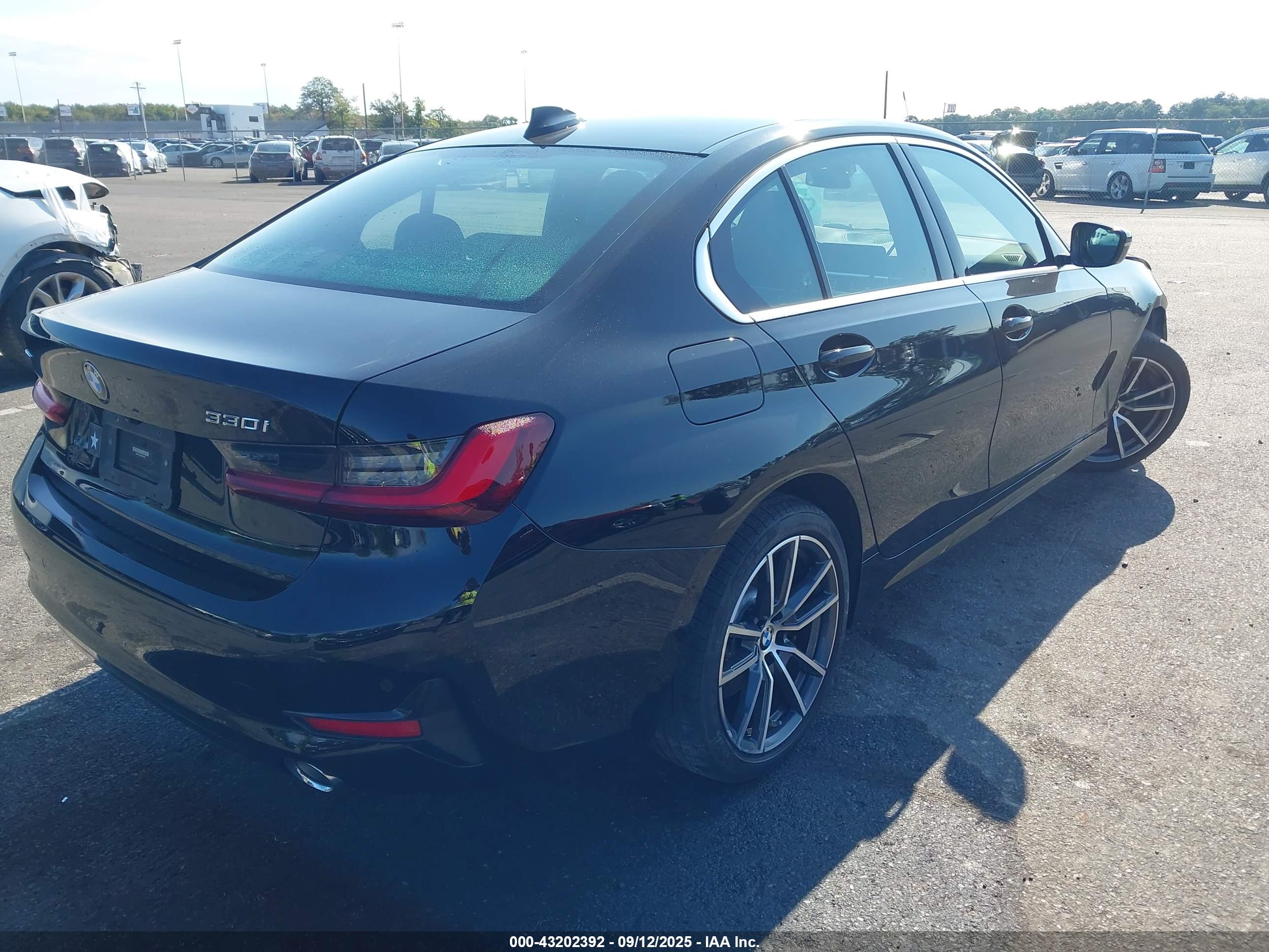 BMW 330I image 4