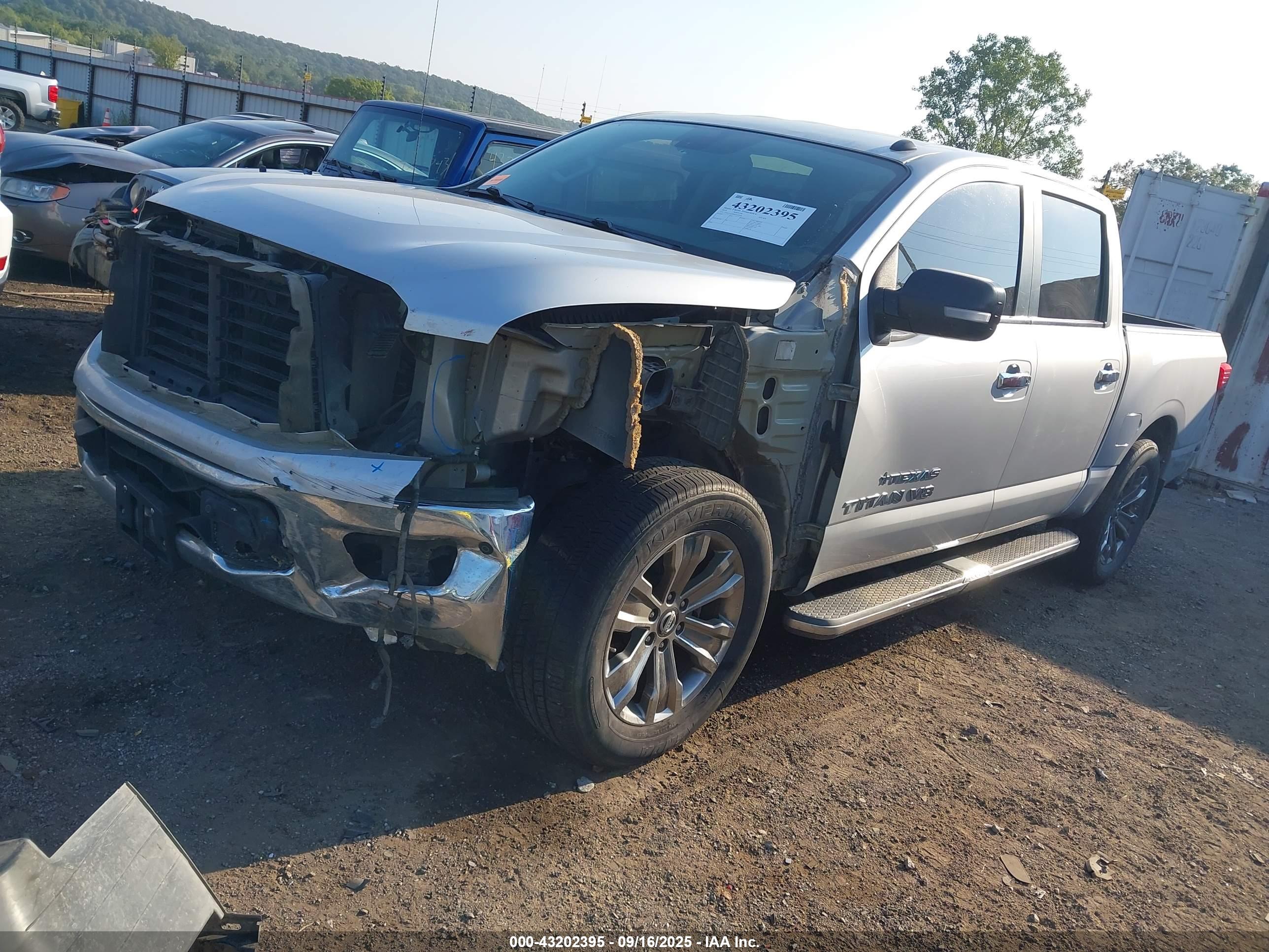 NISSAN TITAN image 2