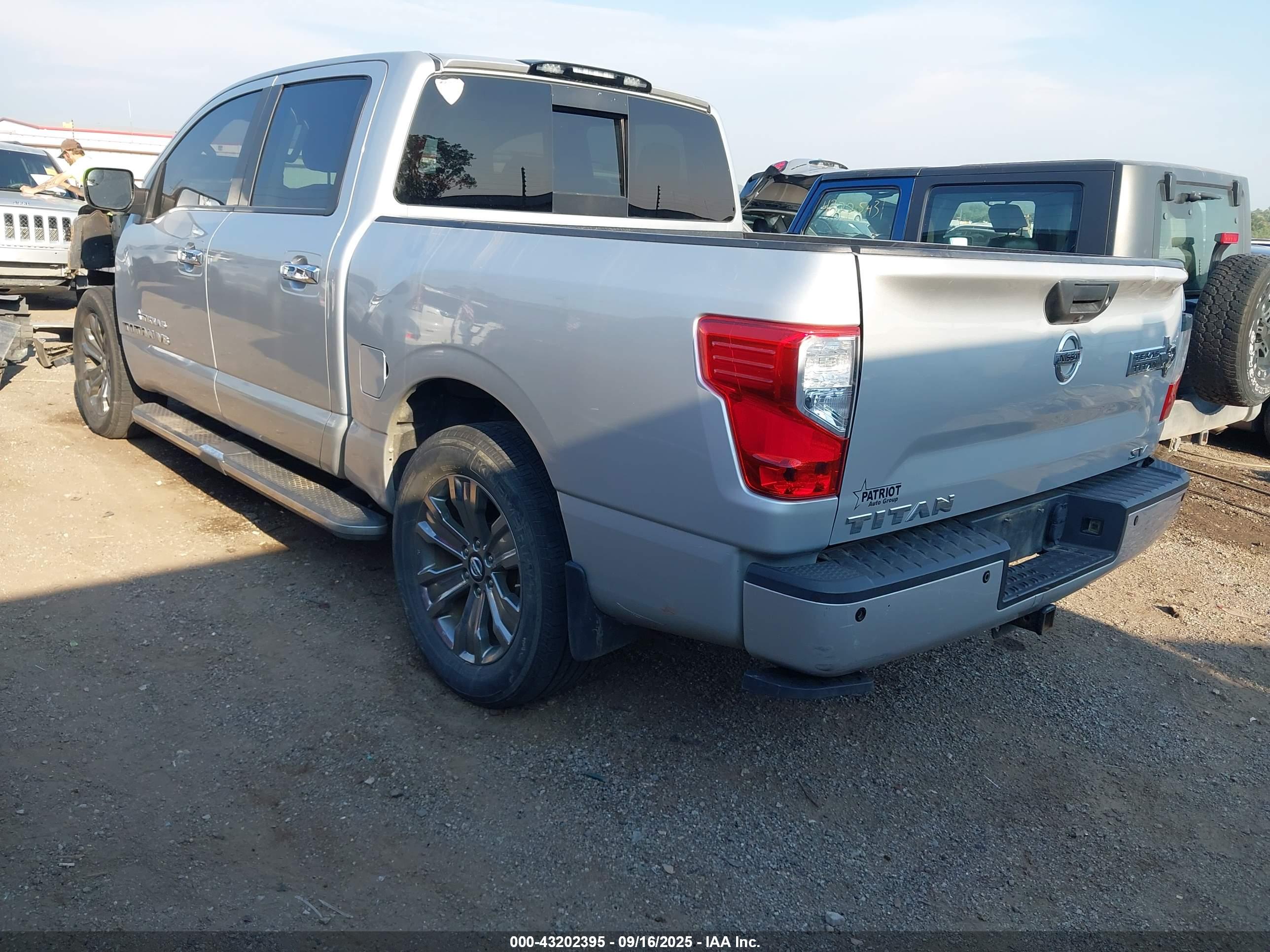 NISSAN TITAN image 3